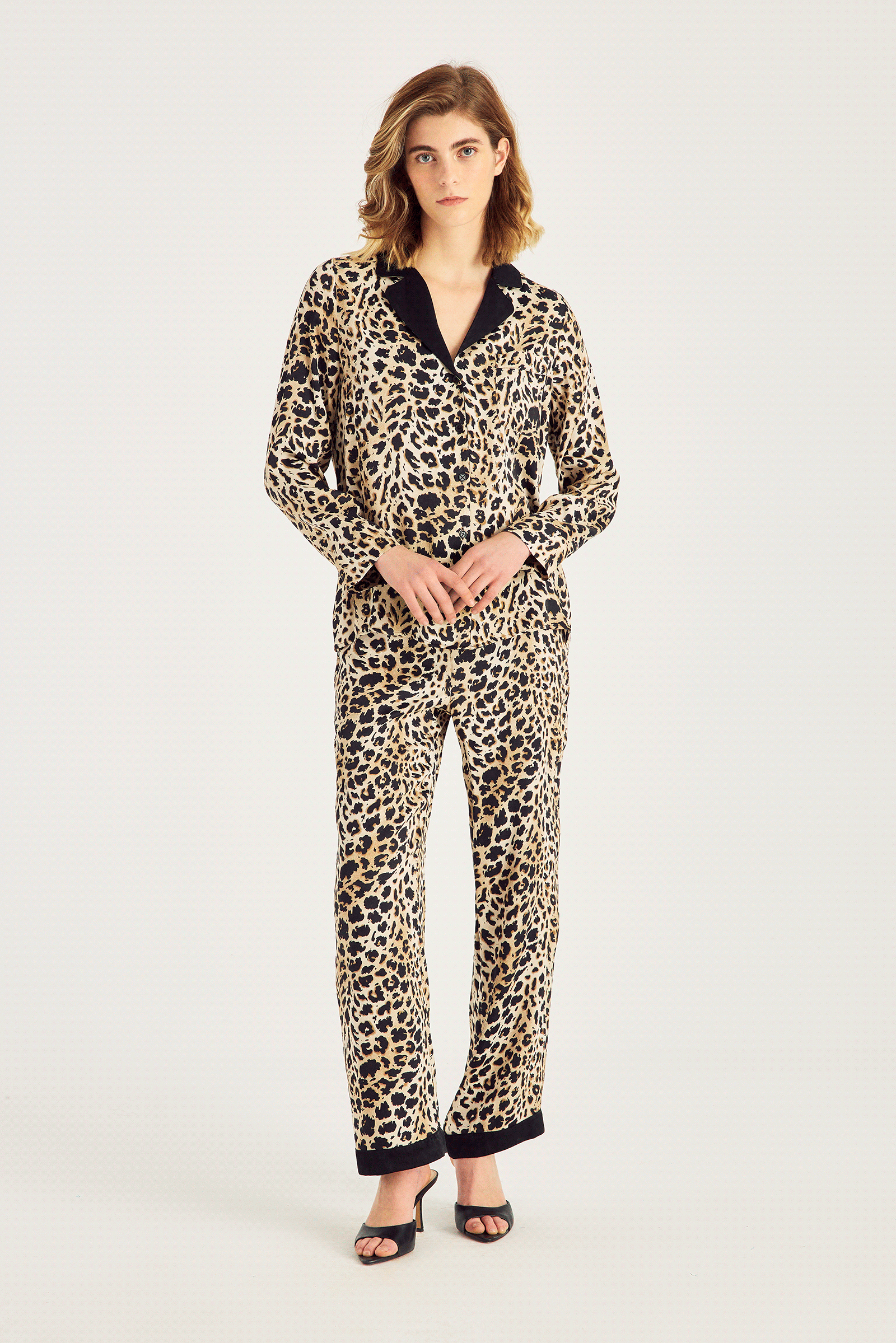 Uzun Kollu Desenli Pijama Takımı