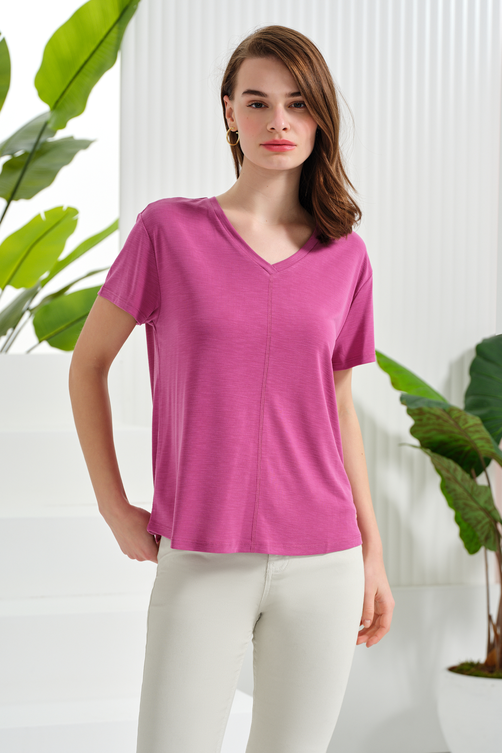 Yumuşak Dokulu V Yaka T-Shirt