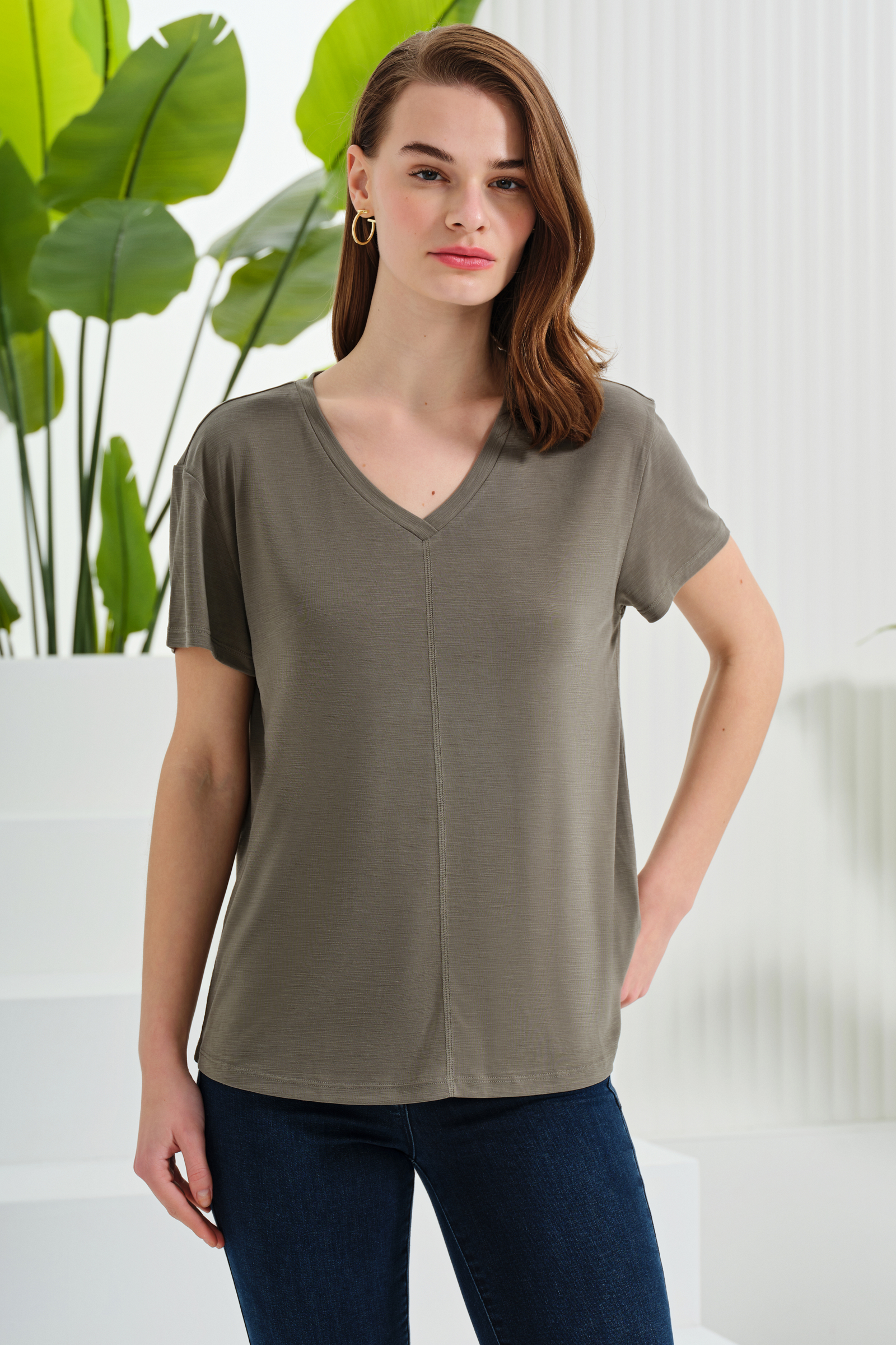 Yumuşak Dokulu V Yaka T-Shirt