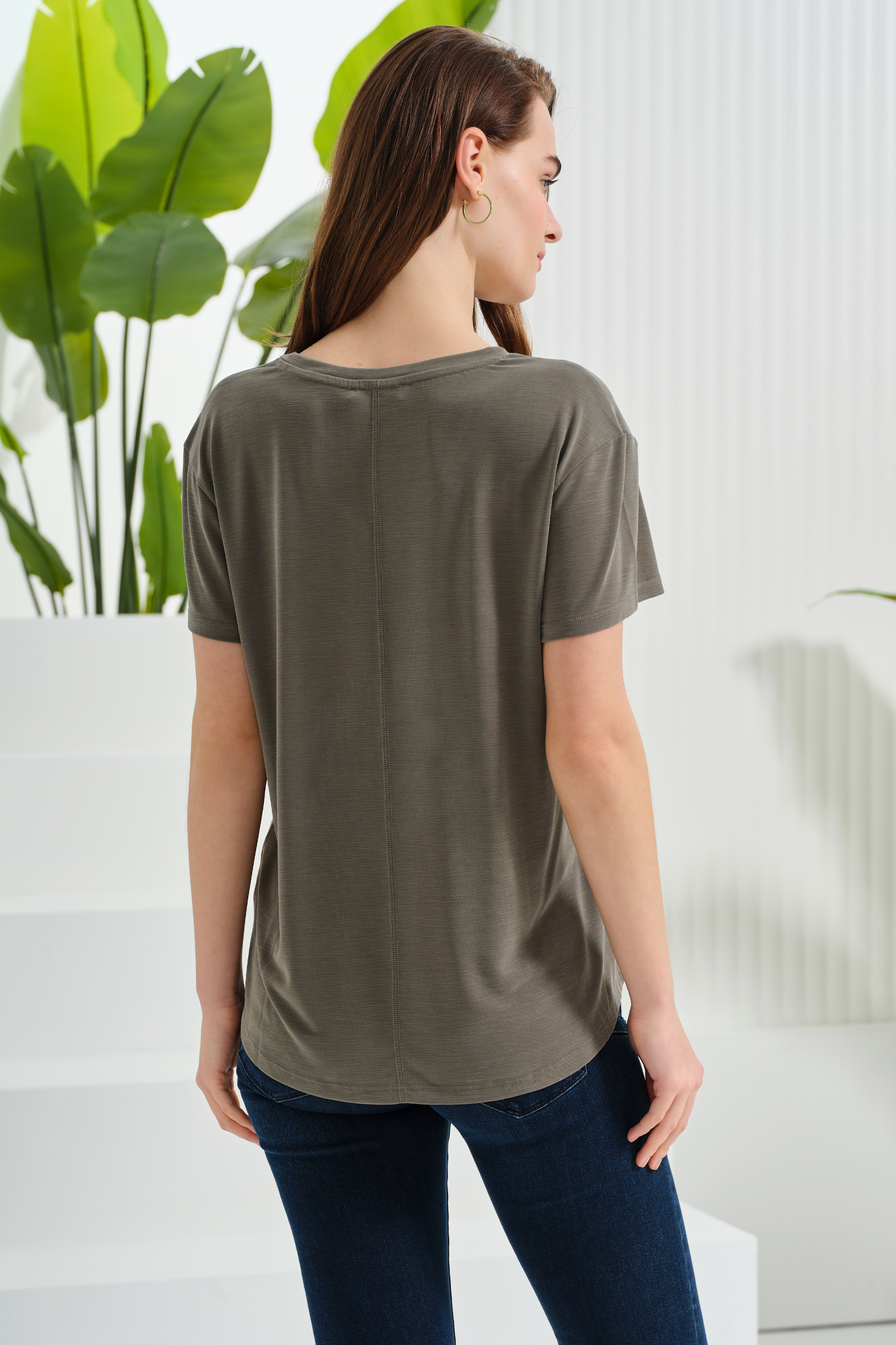 Yumuşak Dokulu V Yaka T-Shirt
