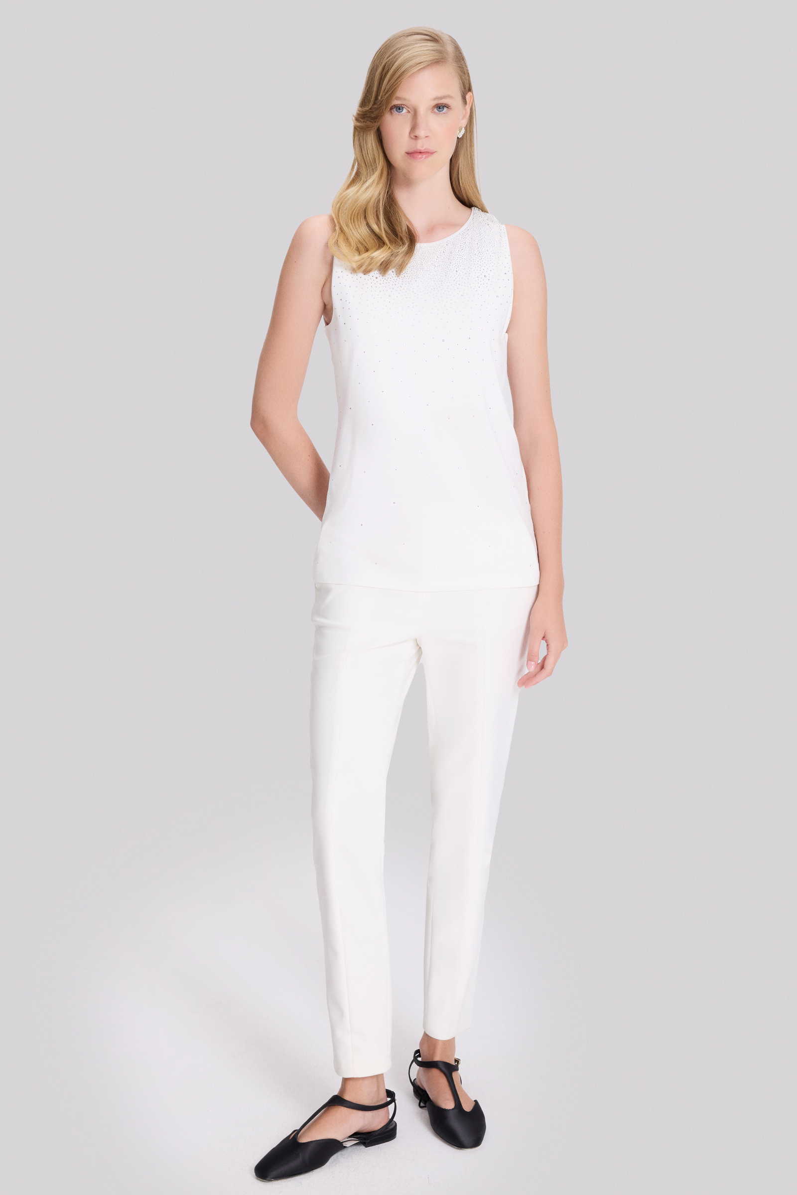 Yuvarlak Yaka Taş Detaylı Örme Bluz