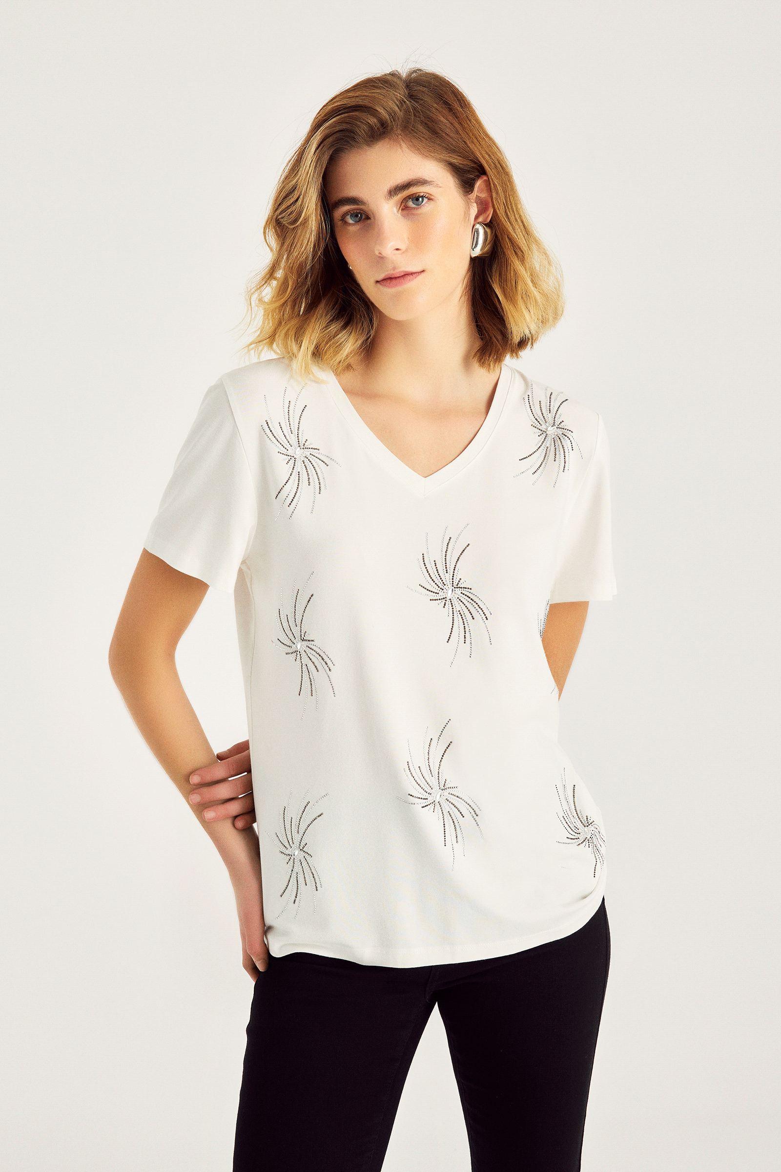 Taş Bakılı V Yaka T-Shirt