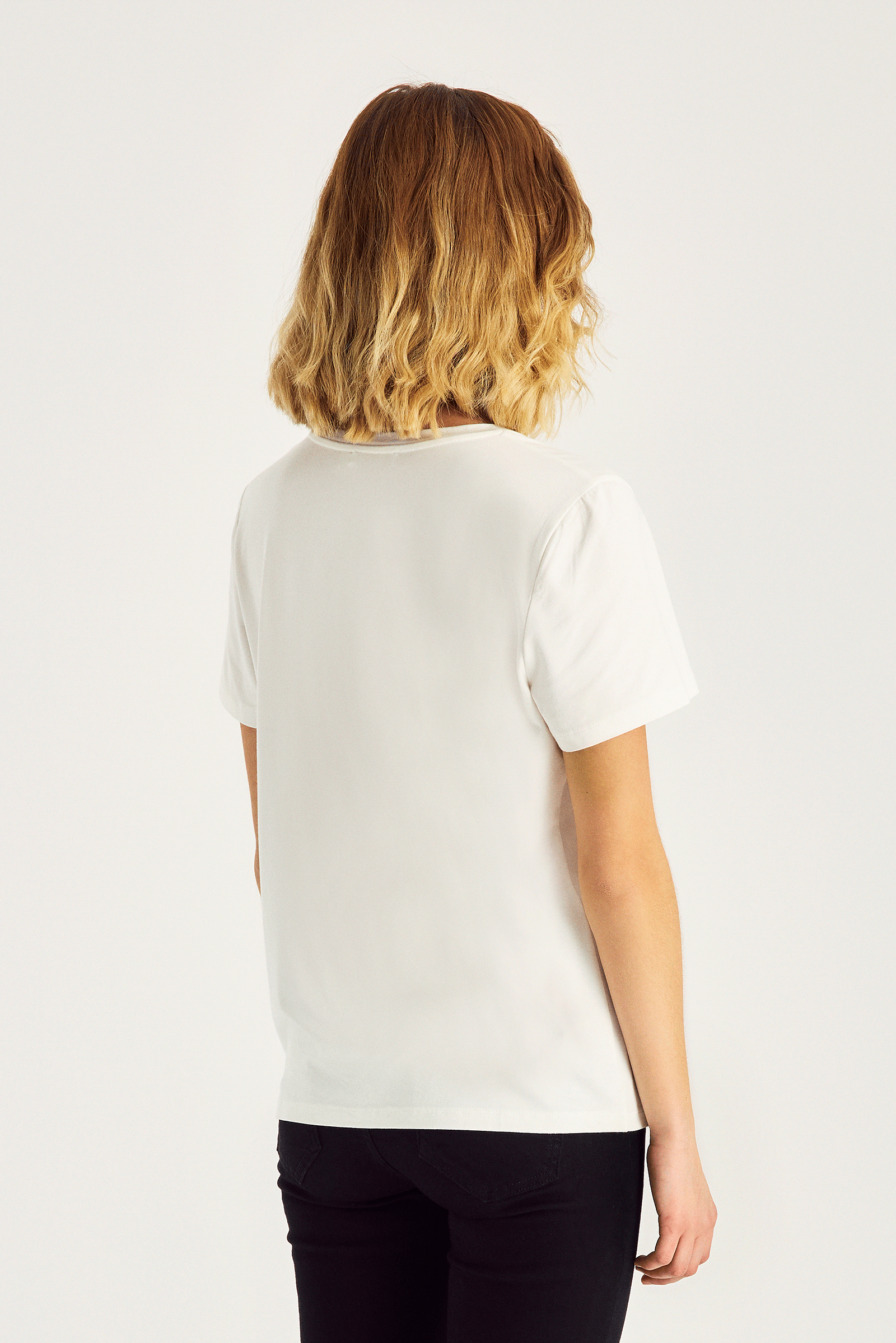 Taş Bakılı V Yaka T-Shirt