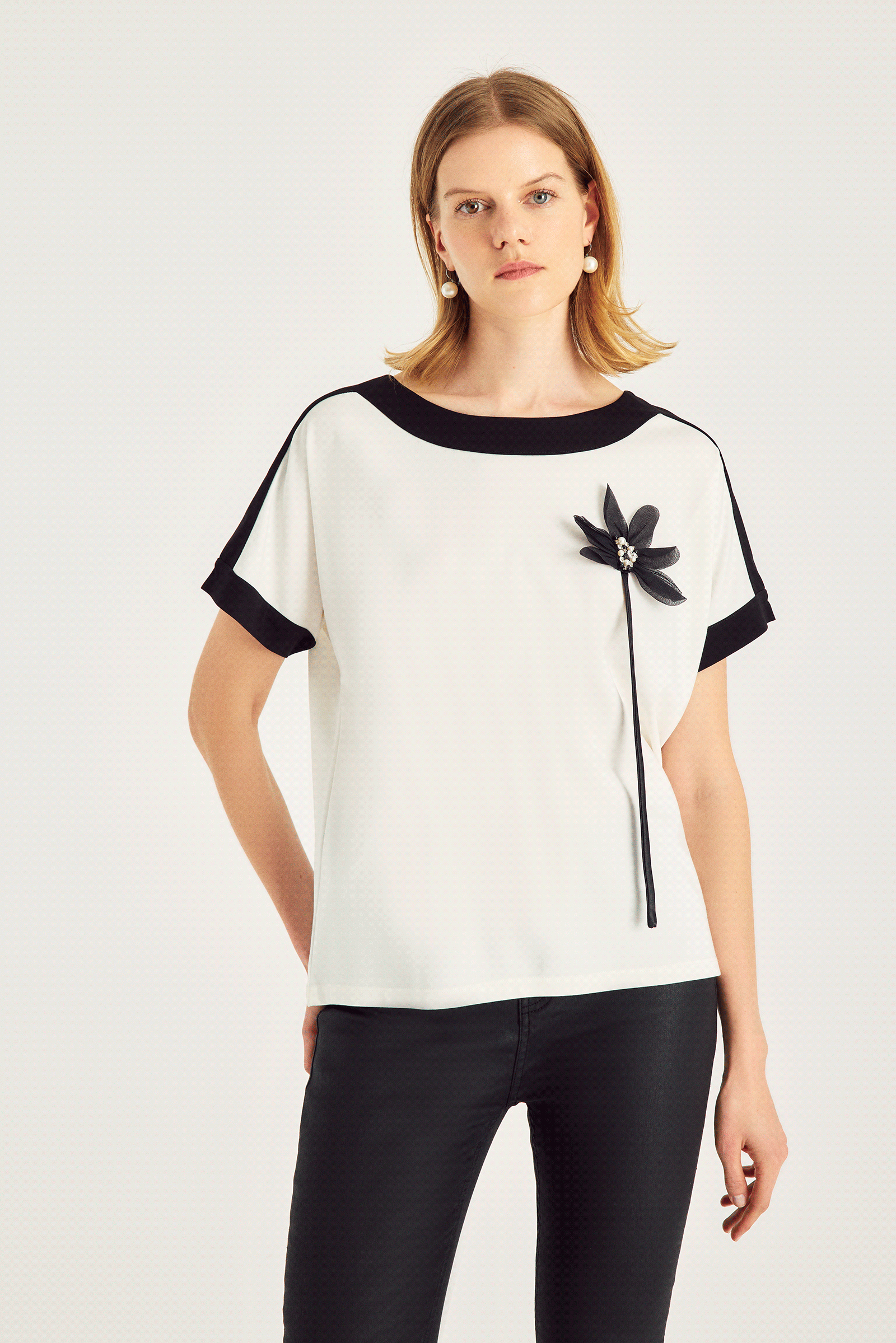 Kontrast Detaylı T-Shirt