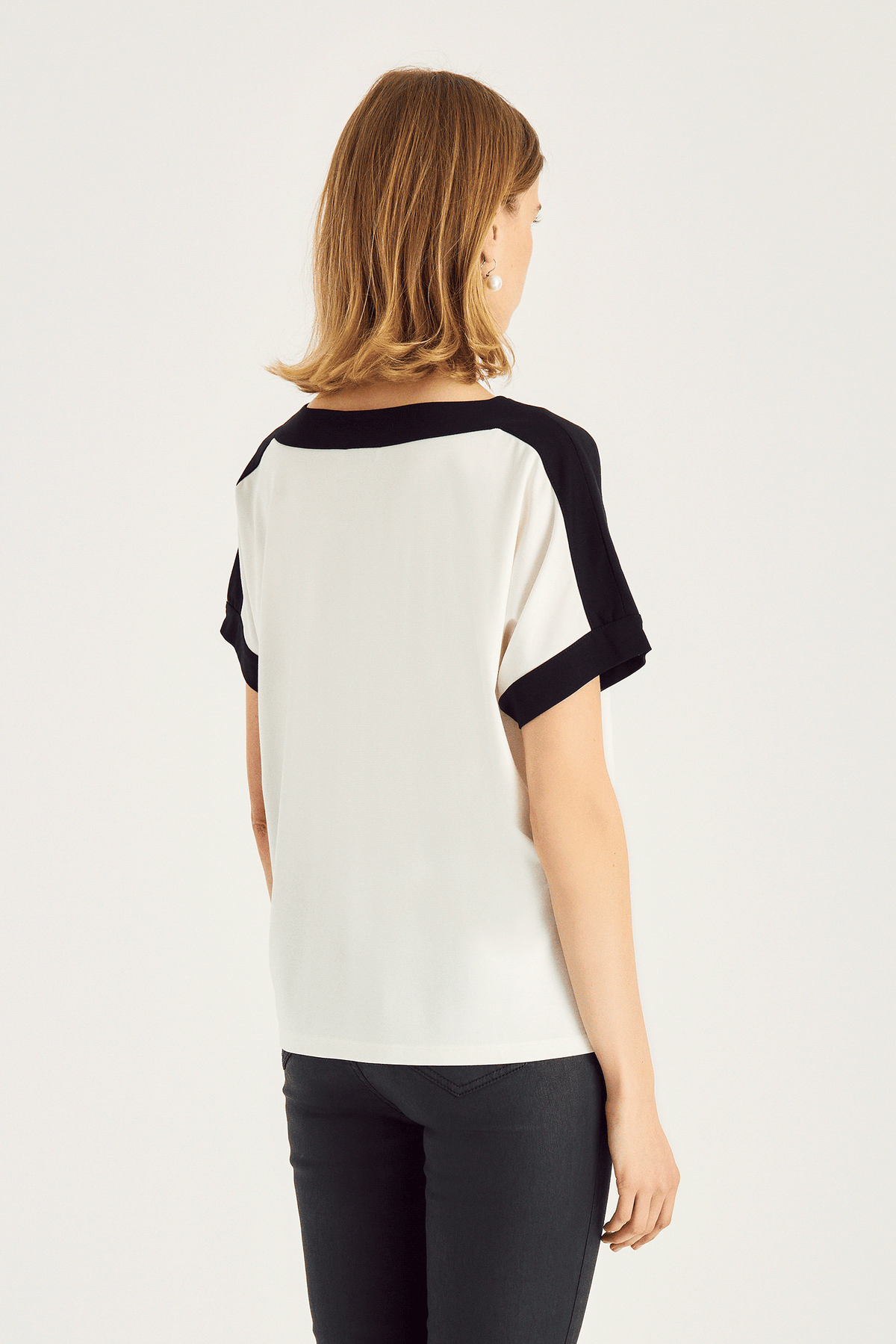 Kontrast Detaylı T-Shirt