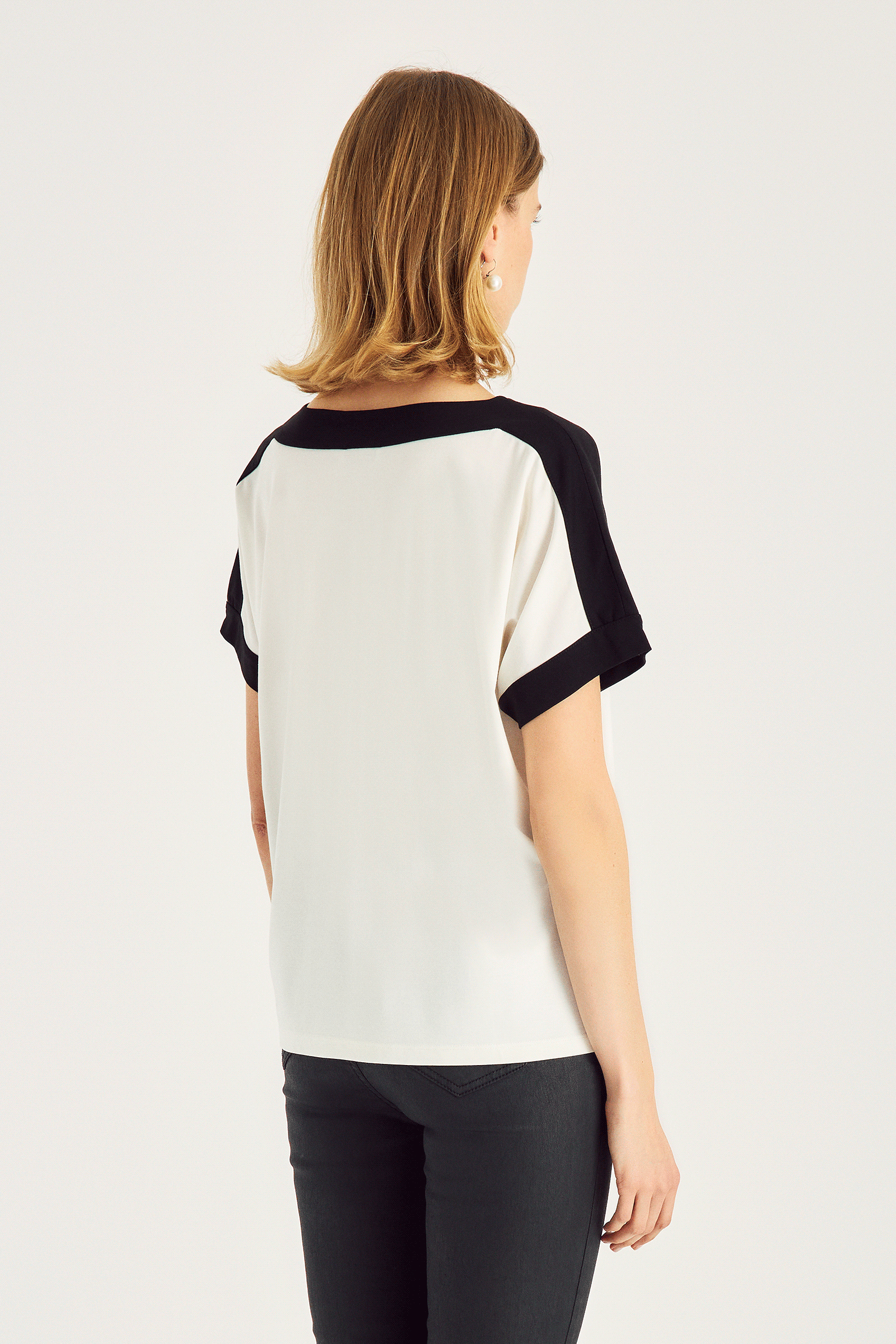 Kontrast Detaylı T-Shirt