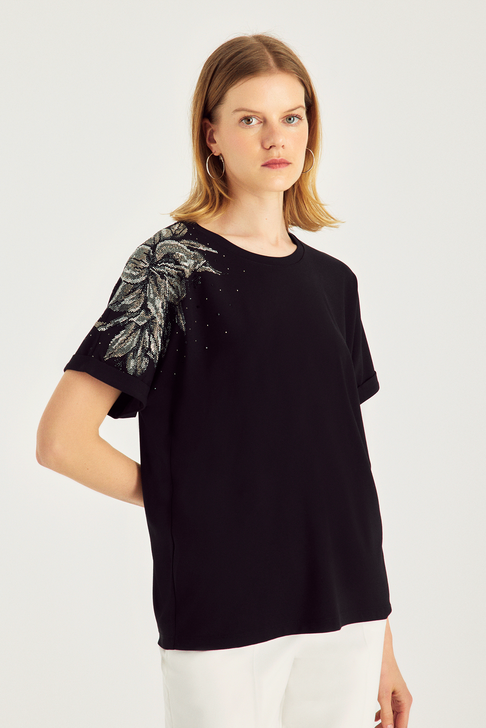 Omuzu Taş Basklı Bluz