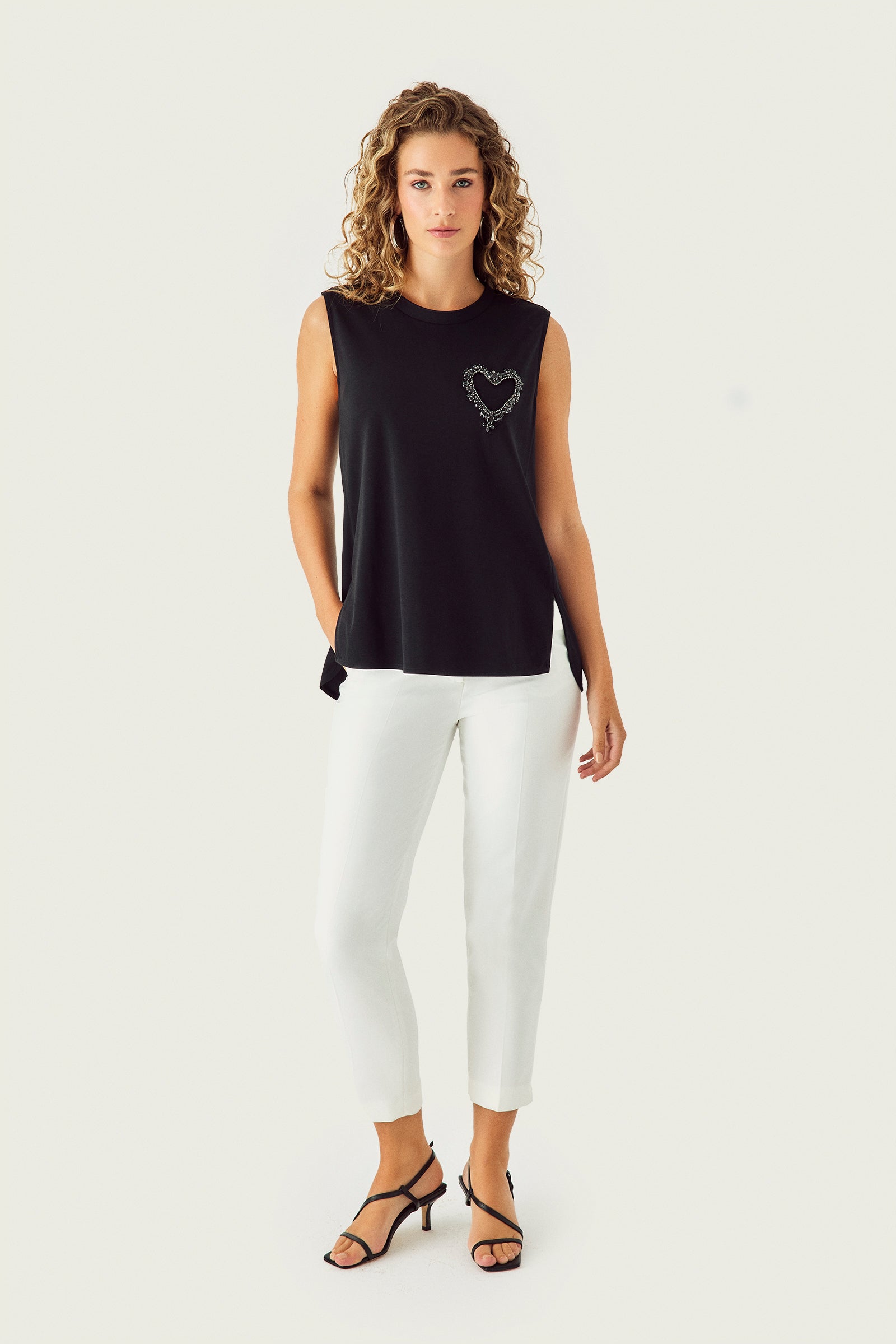 Taşlı Kalp Baskılı Kolsuz T-Shirt