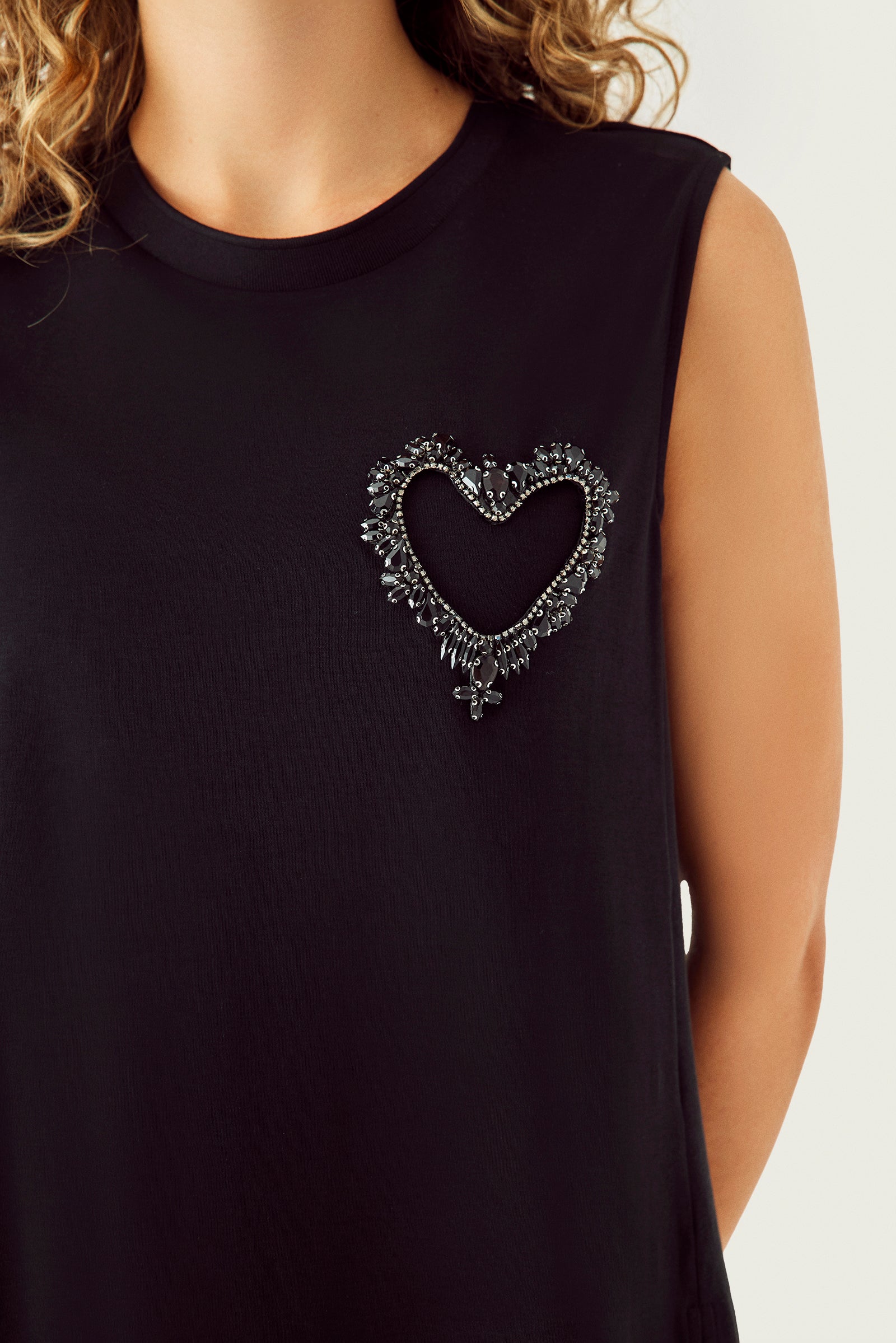 Taşlı Kalp Baskılı Kolsuz T-Shirt