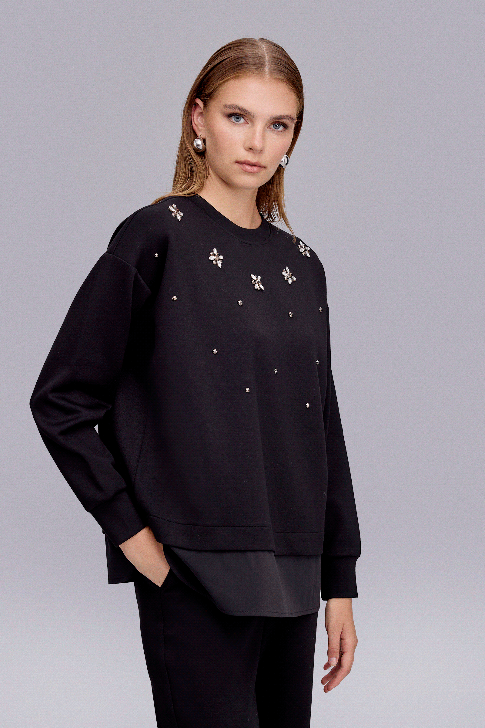 İnci Detaylı Taş Sweatshirt