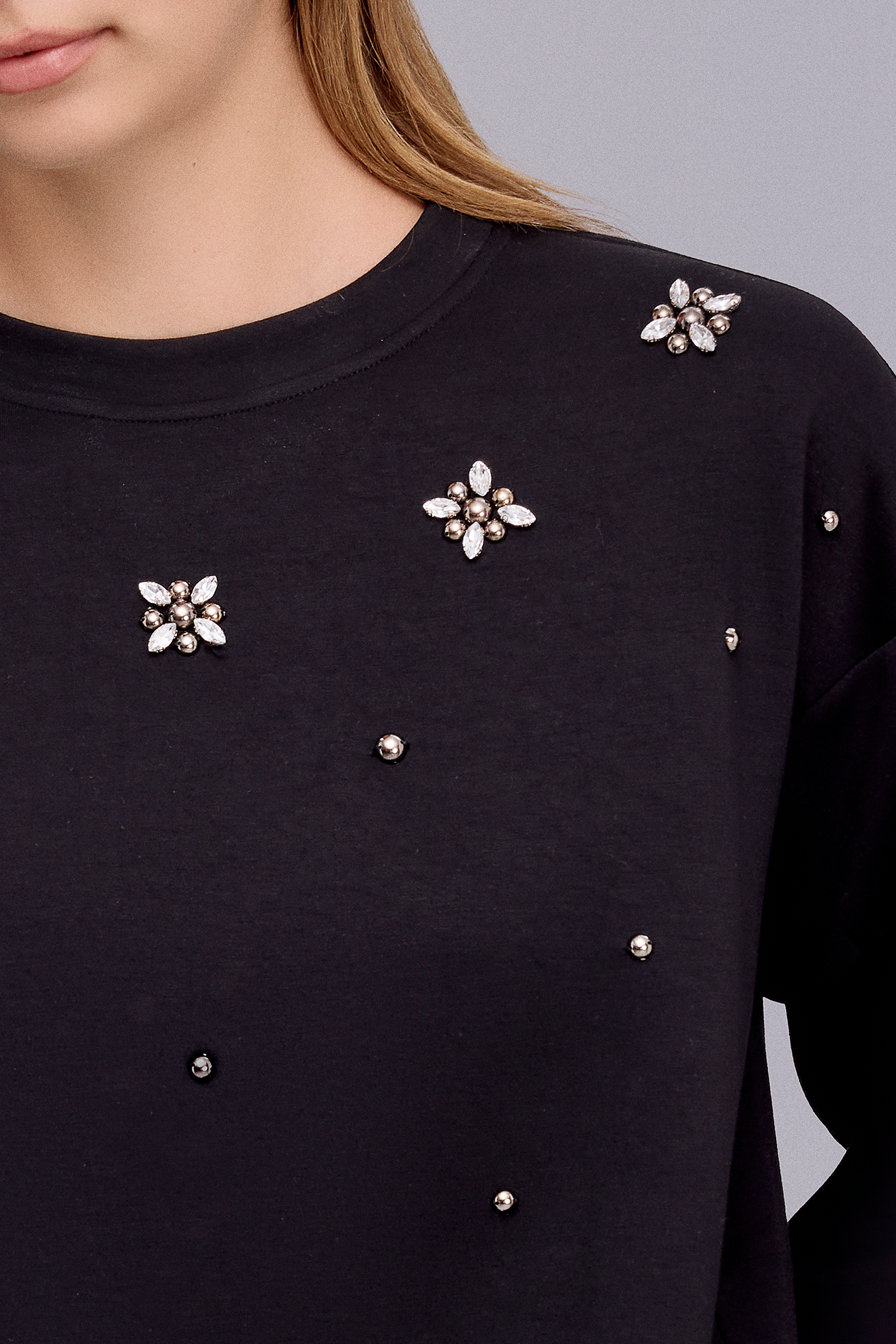 İnci Detaylı Taş Sweatshirt