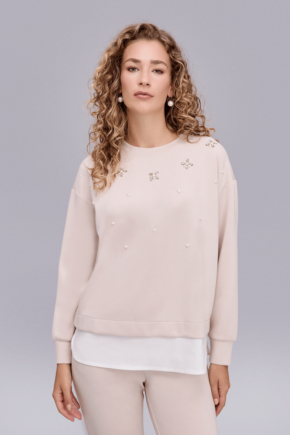 İnci Detaylı Taş Sweatshirt