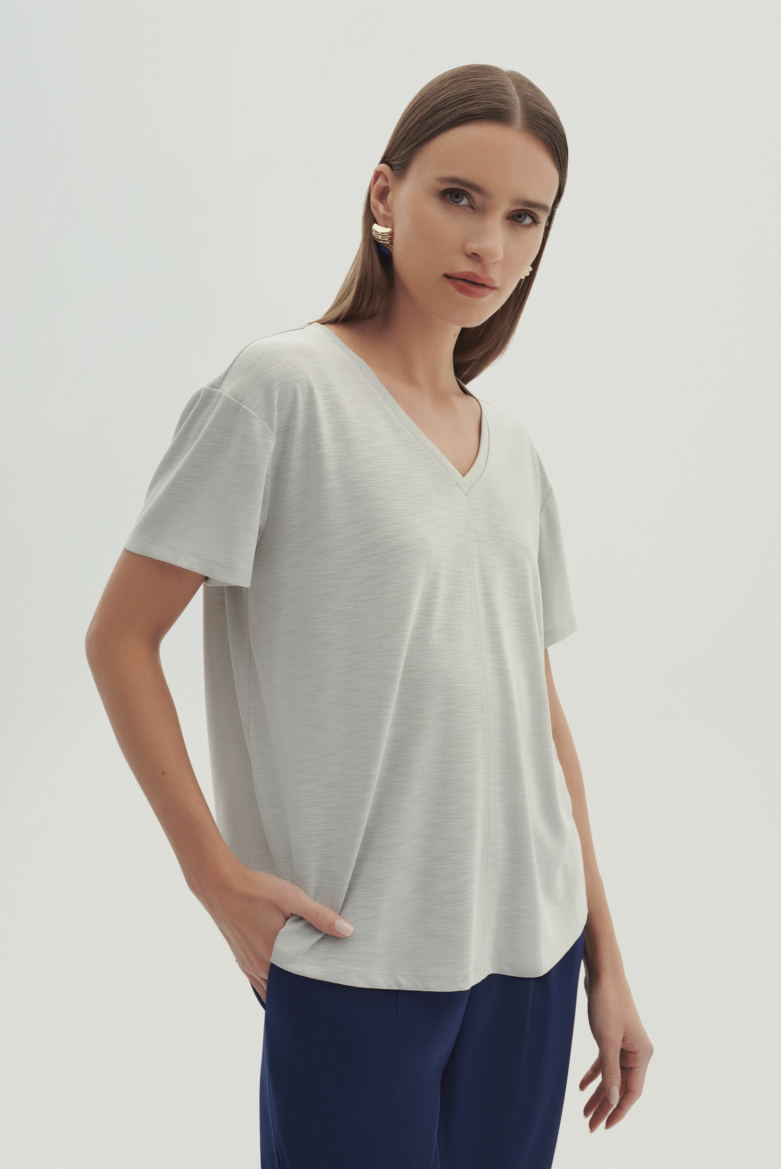 V Yaka Kısa Kollu T-Shirt