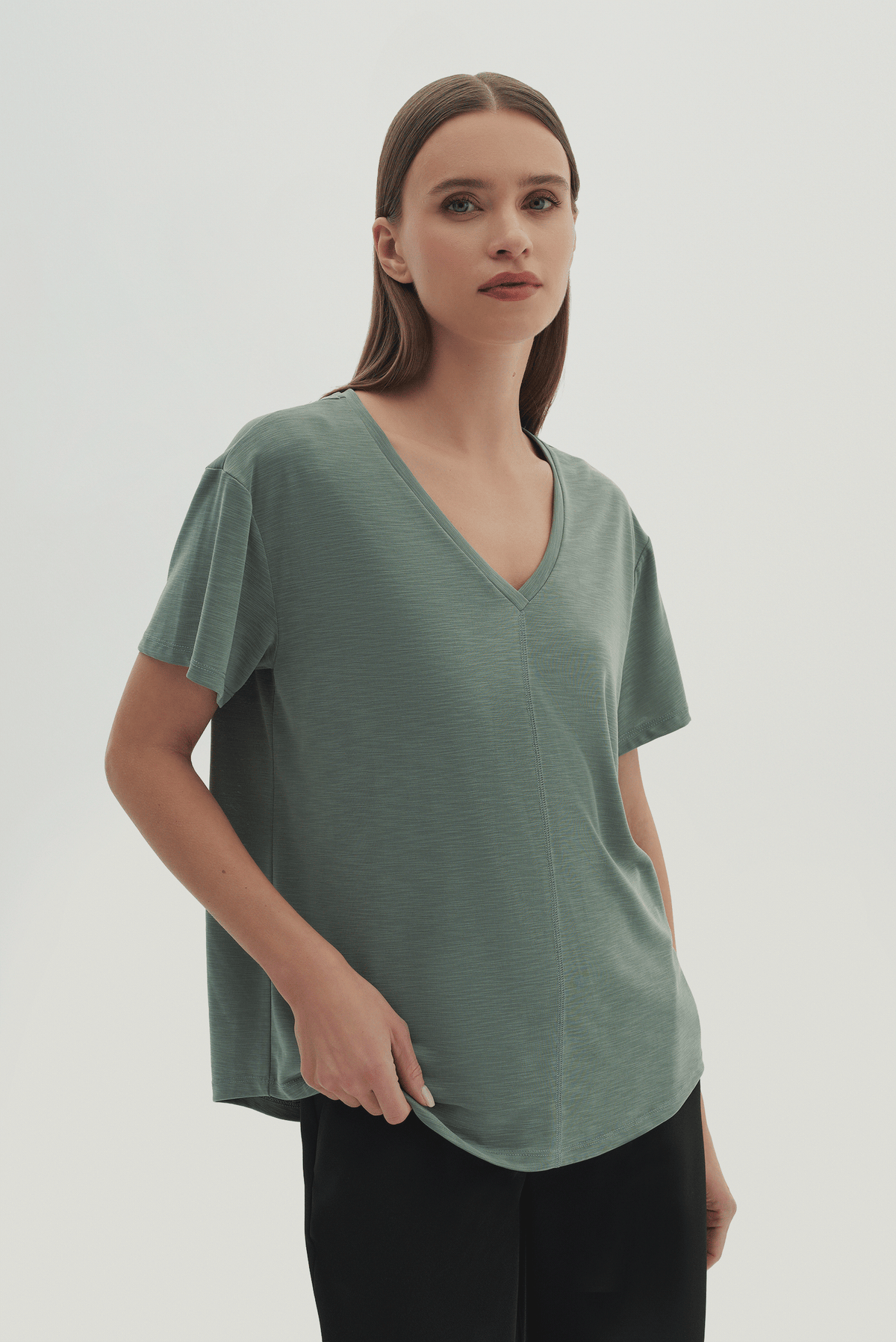 V Yaka Kısa Kollu T-Shirt