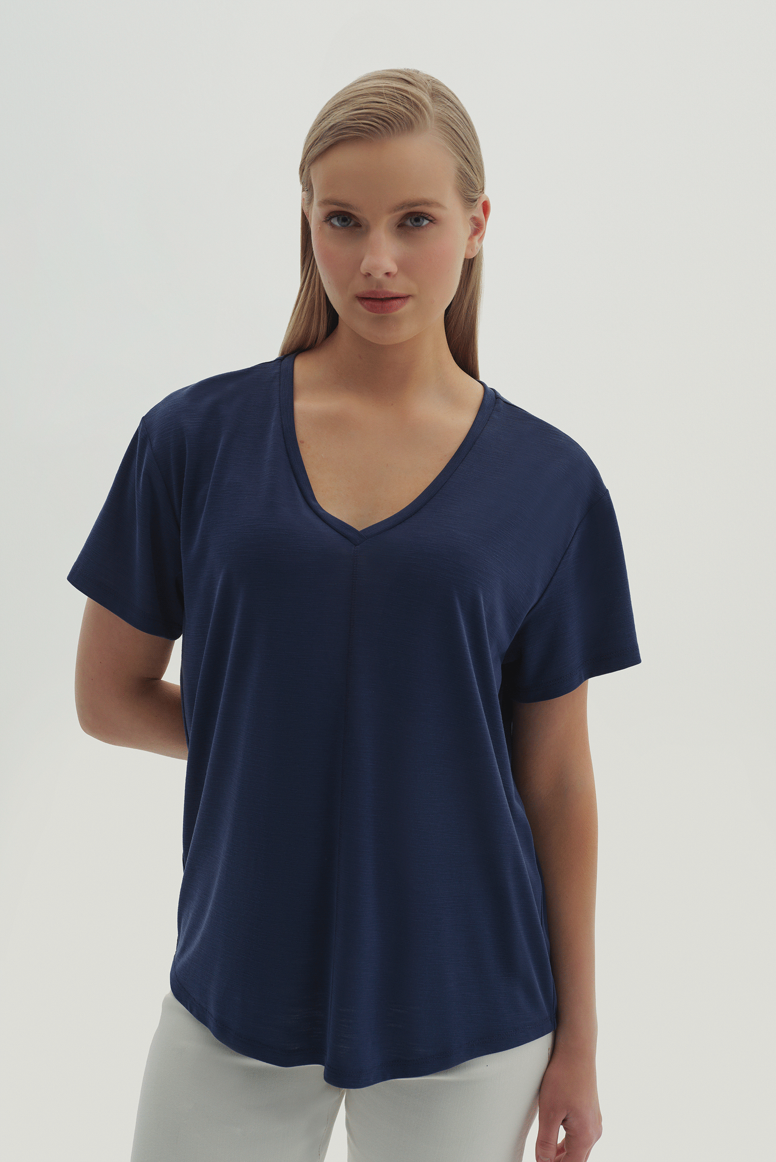 V Yaka Kısa Kollu T-Shirt