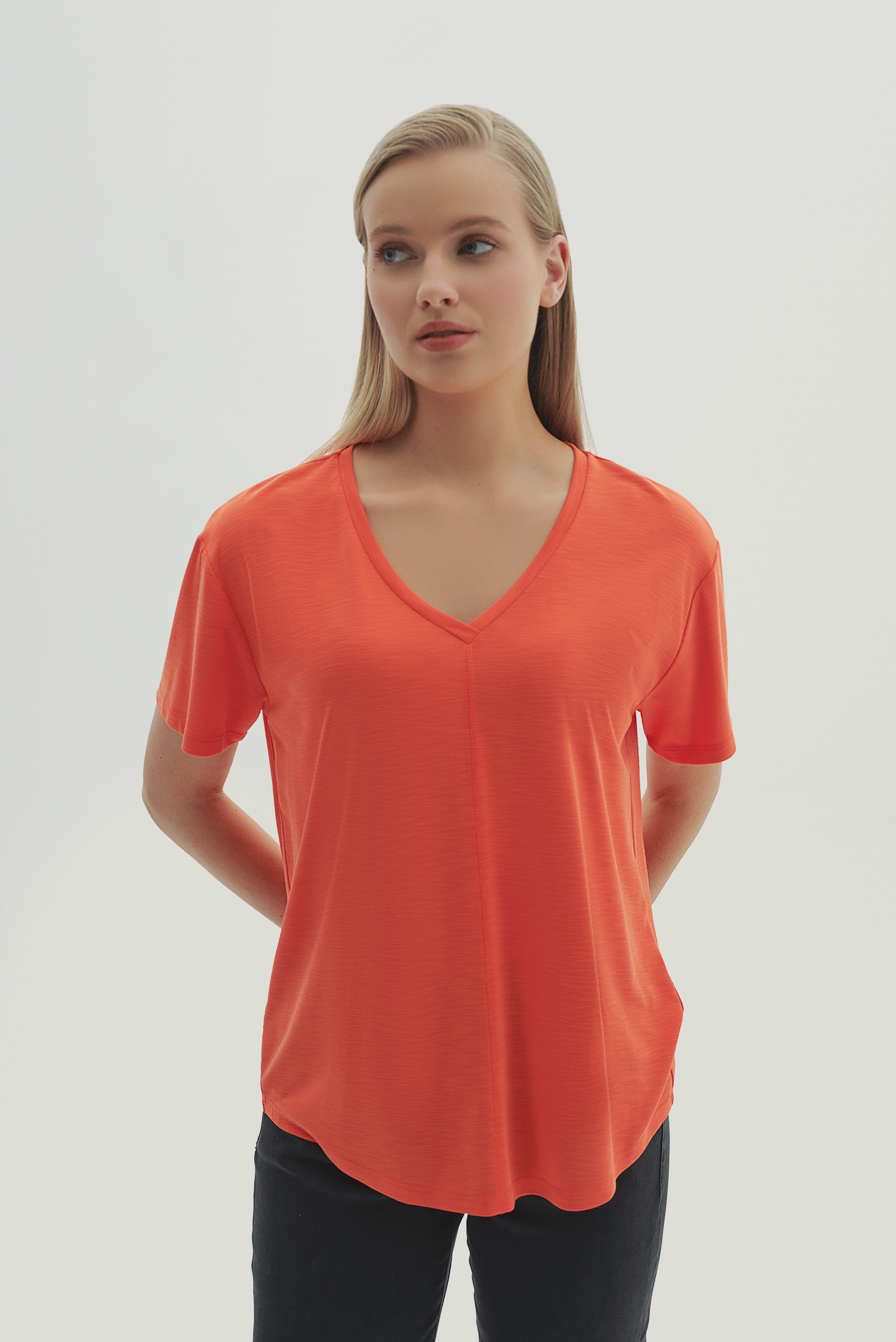 V Yaka Kısa Kollu T-Shirt