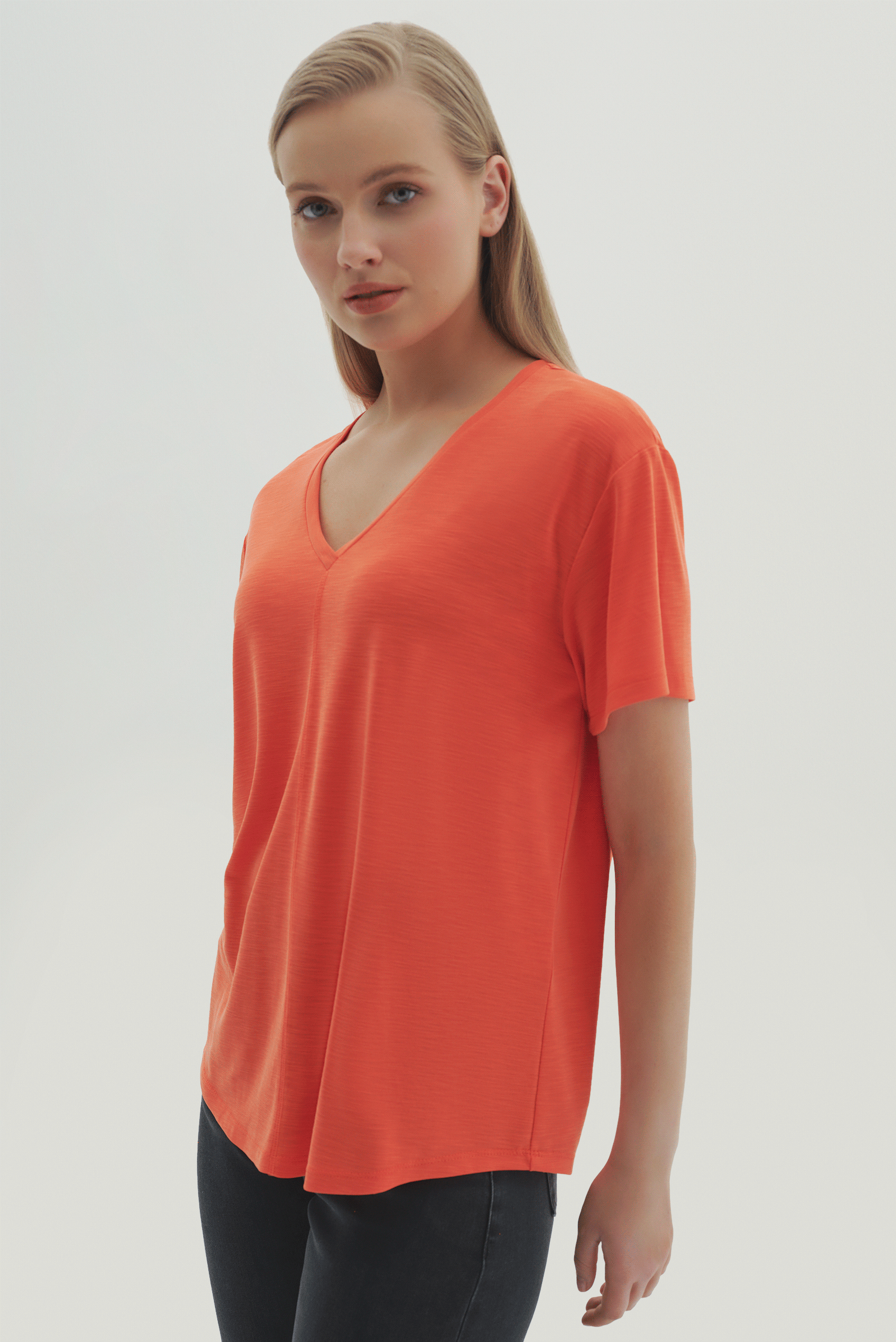 V Yaka Kısa Kollu T-Shirt