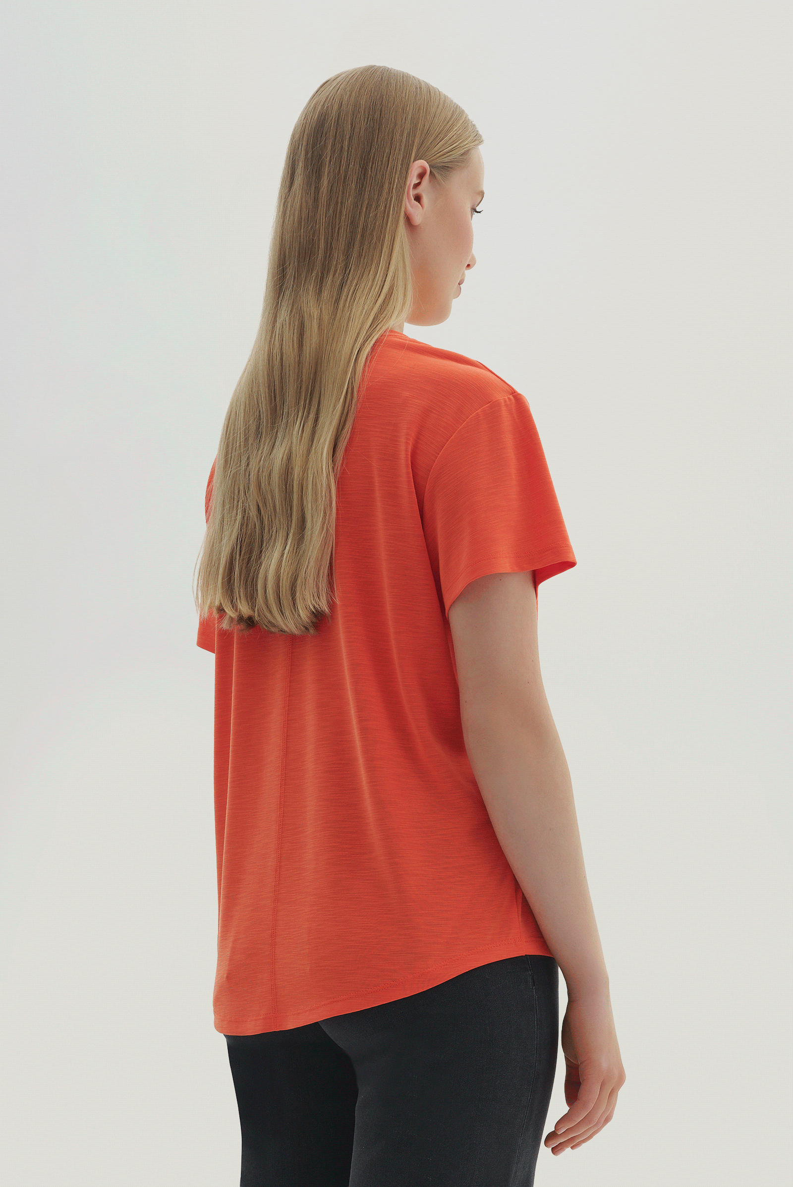 V Yaka Kısa Kollu T-Shirt