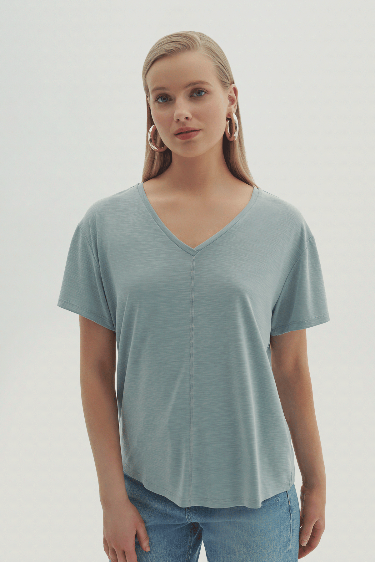 V Yaka Kısa Kollu T-Shirt
