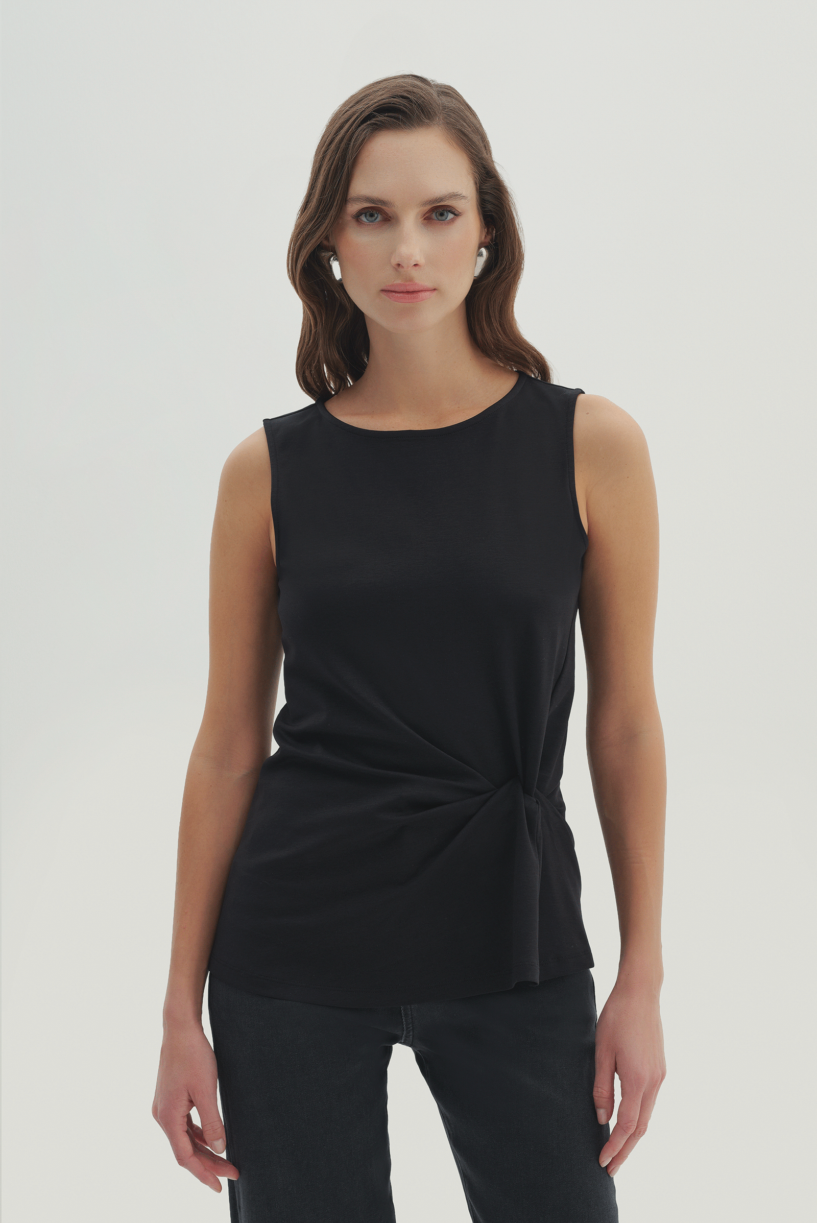 Büzgü Detaylı Kolsuz Bluz