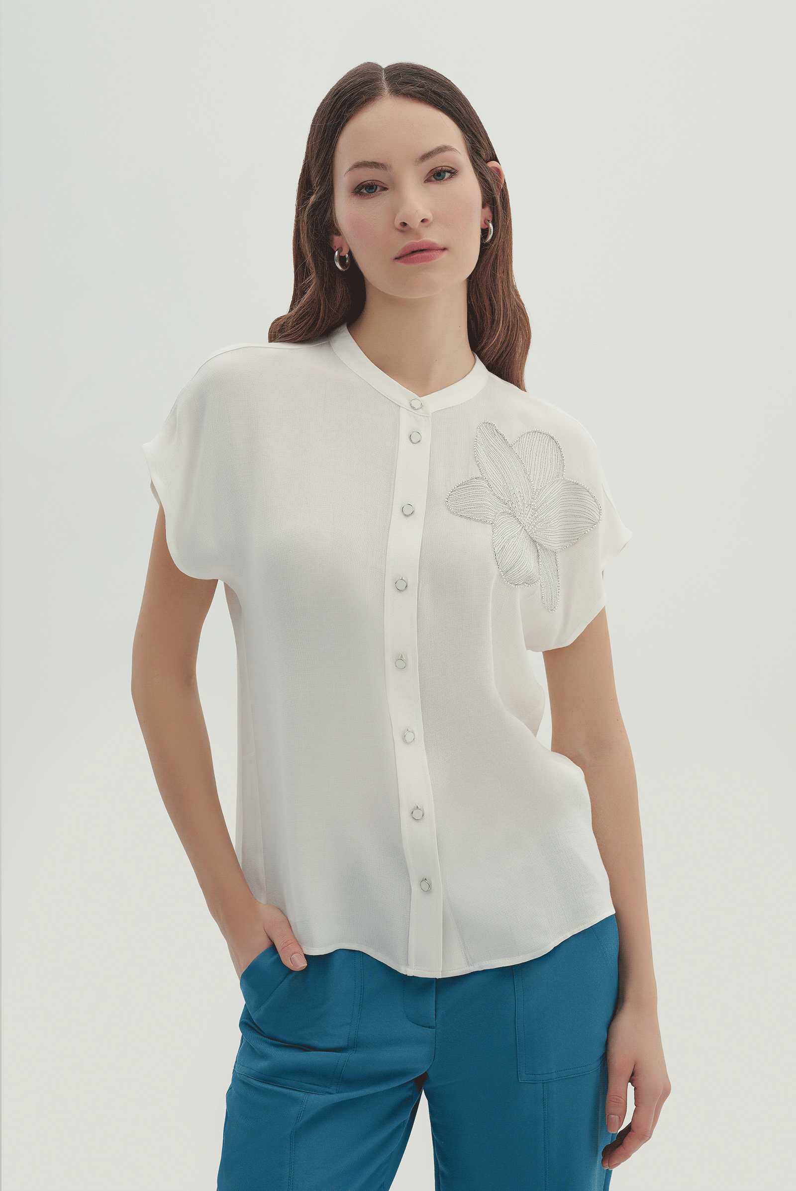 Boncuk Detaylı Bluz