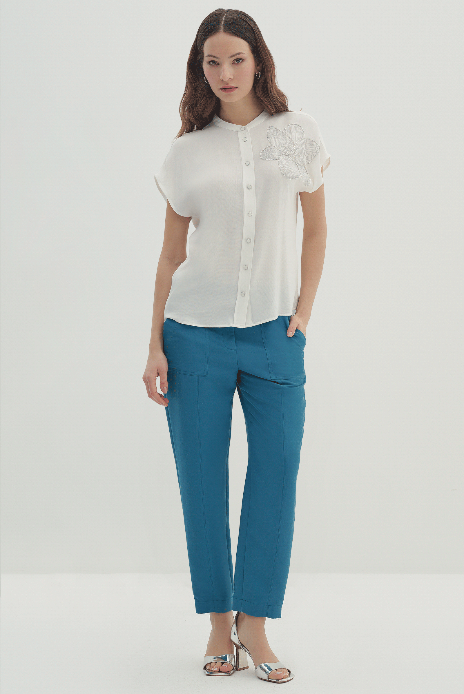 Boncuk Detaylı Bluz