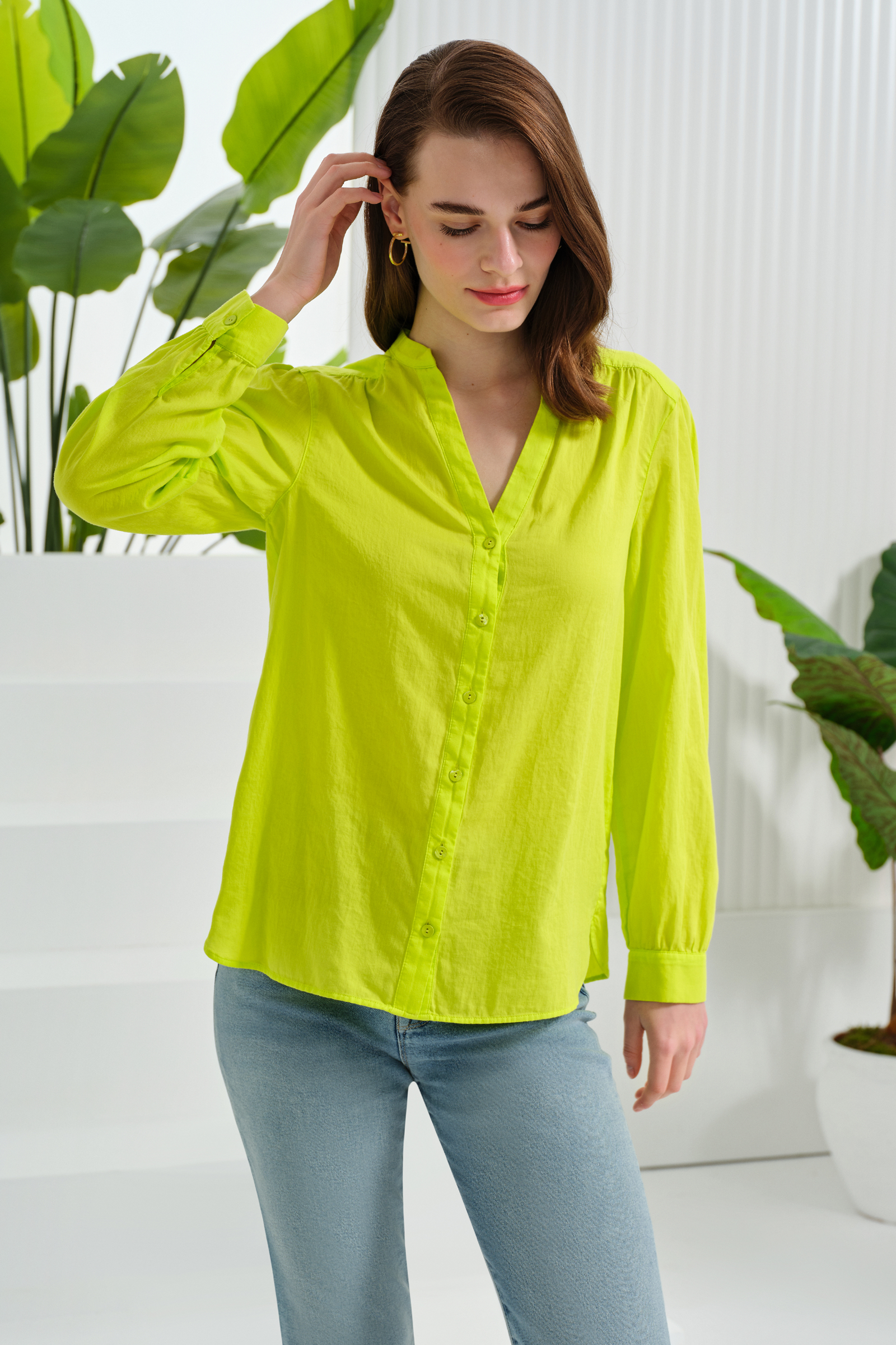 Omuzu Büzgü Detaylı Uzun Kollu Gömlek