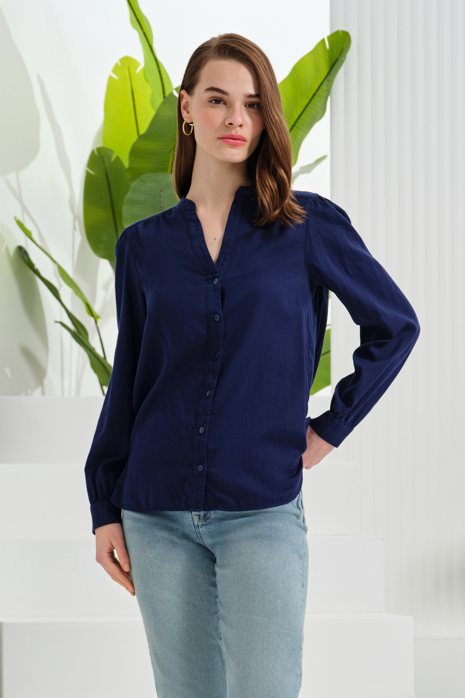 Omuzu Büzgü Detaylı Uzun Kollu Gömlek