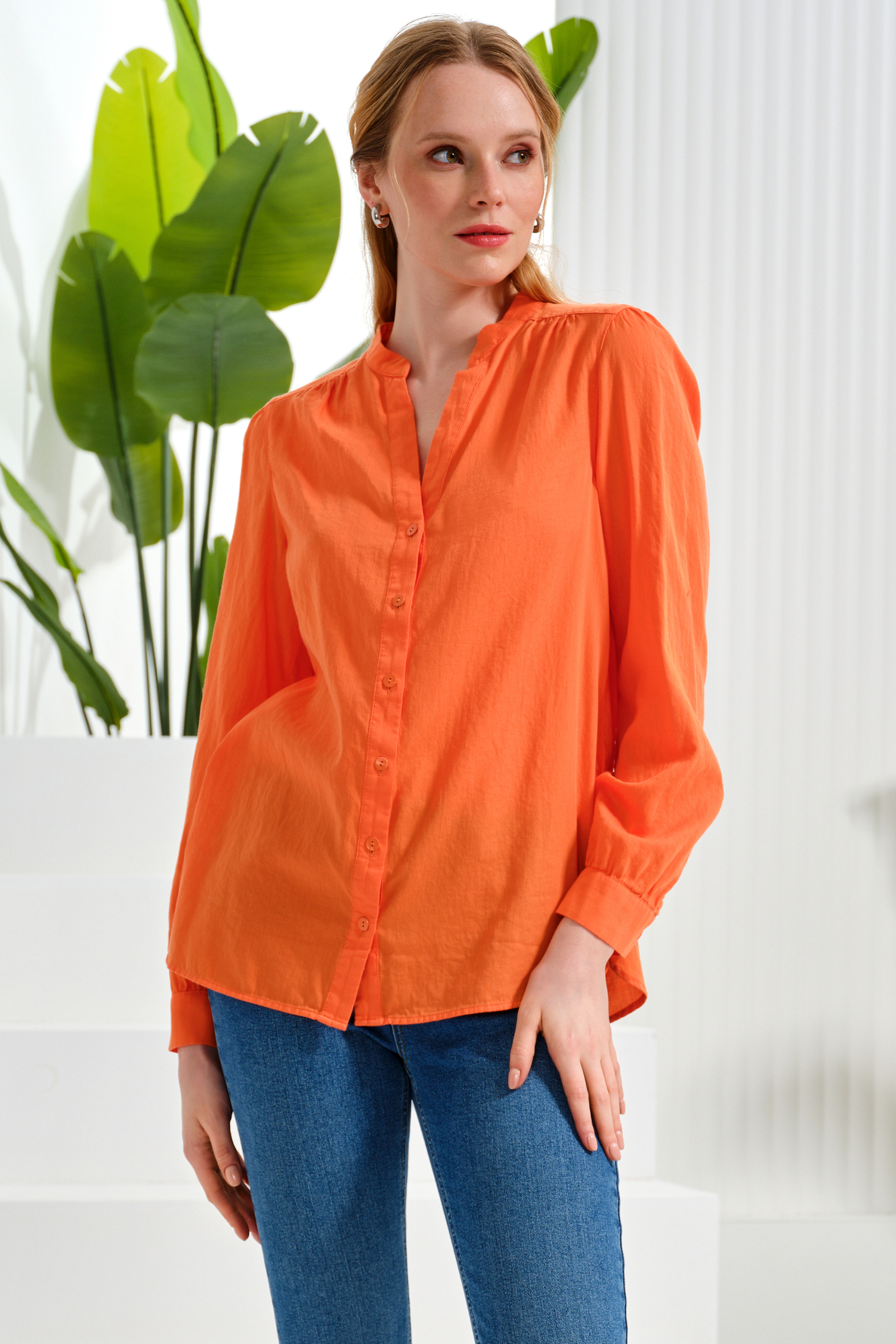 Omuzu Büzgü Detaylı Uzun Kollu Gömlek