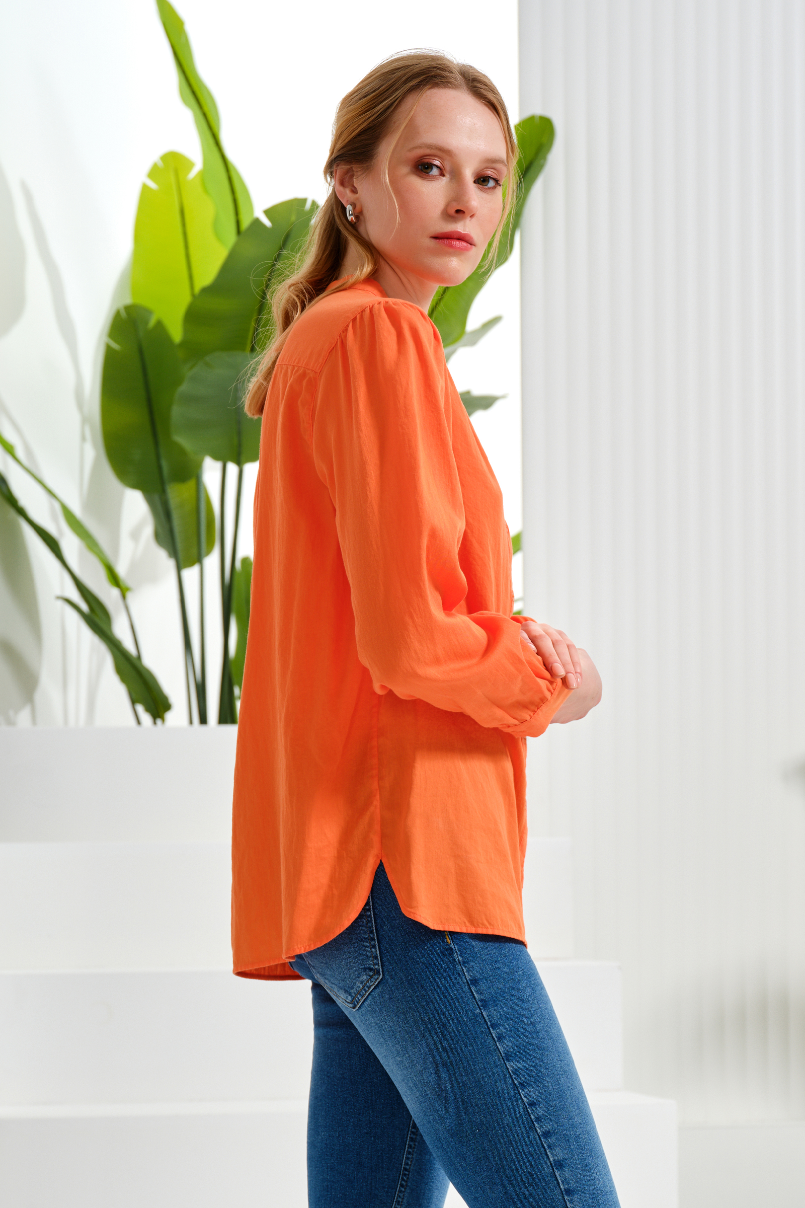 Omuzu Büzgü Detaylı Uzun Kollu Gömlek