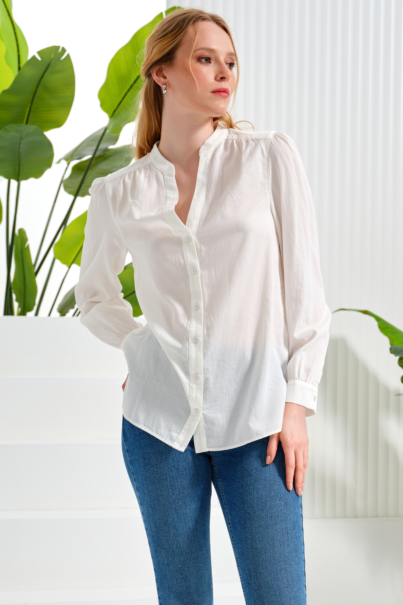 Omuzu Büzgü Detaylı Uzun Kollu Gömlek