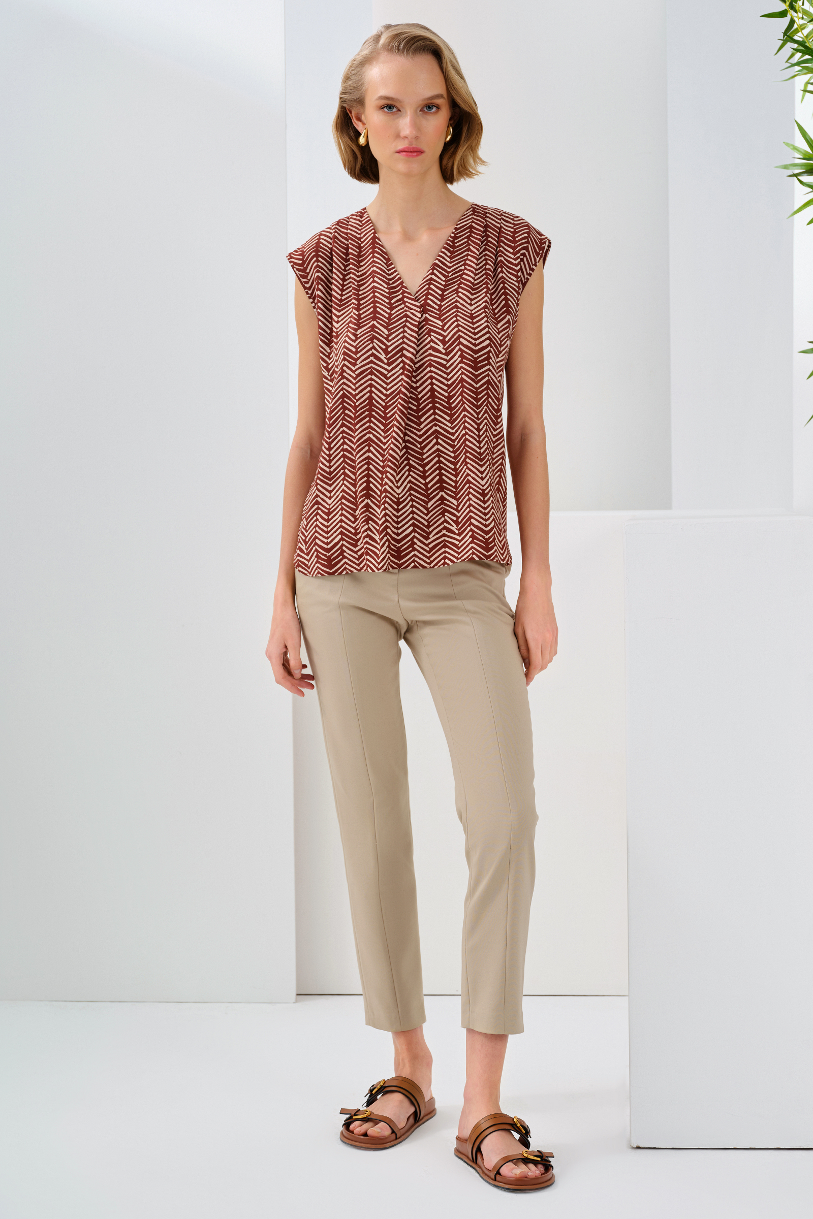 Pile Detaylı Kolsuz Bluz