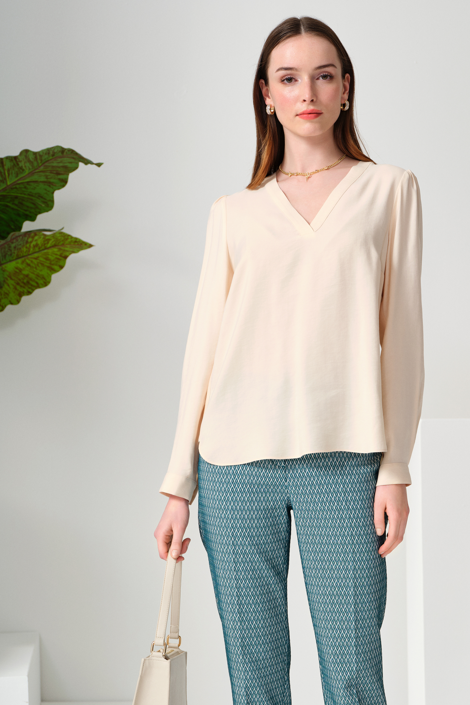 V Yaka Yumuşak Dokulu Bluz