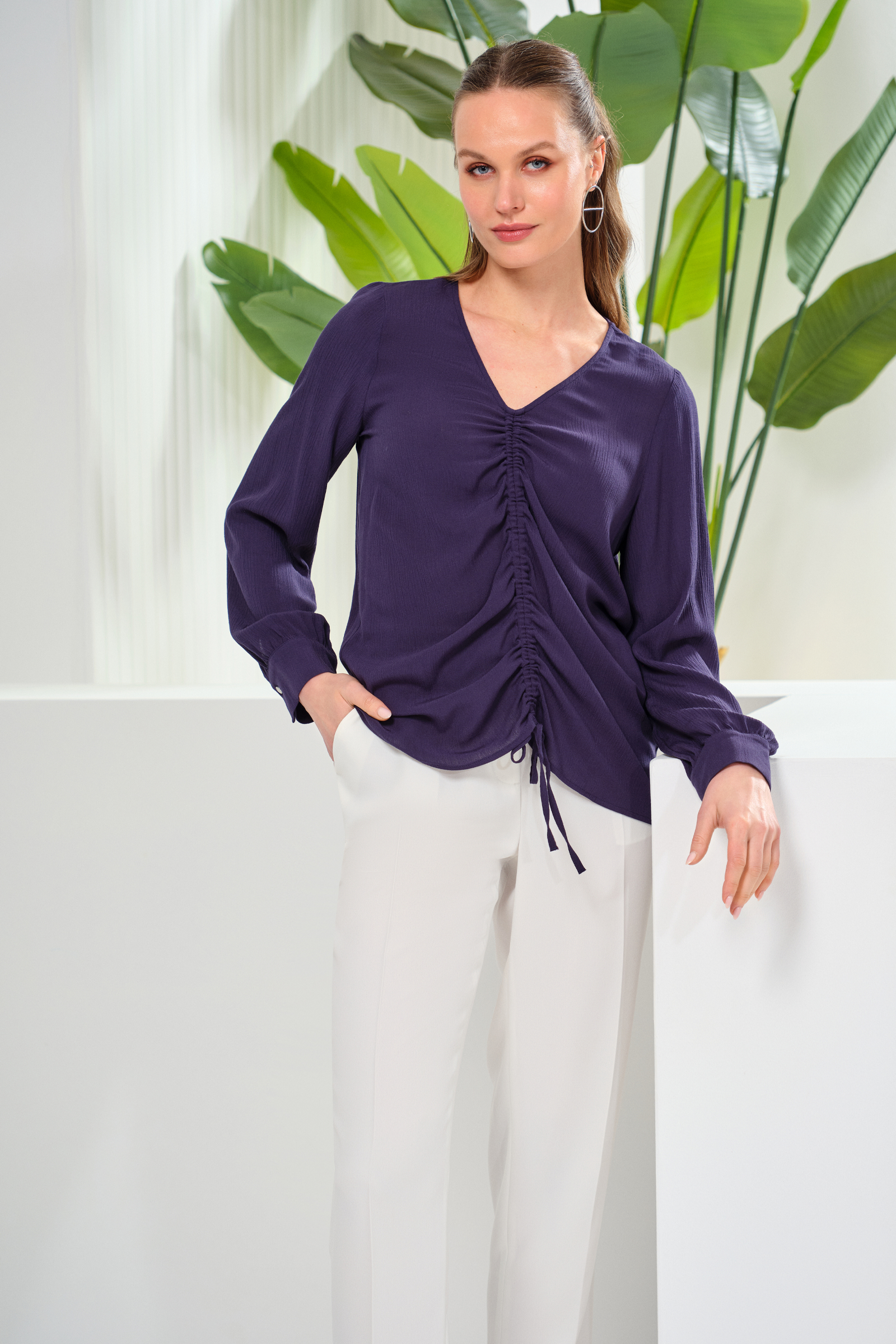 Önden Büzme Detaylı Bluz