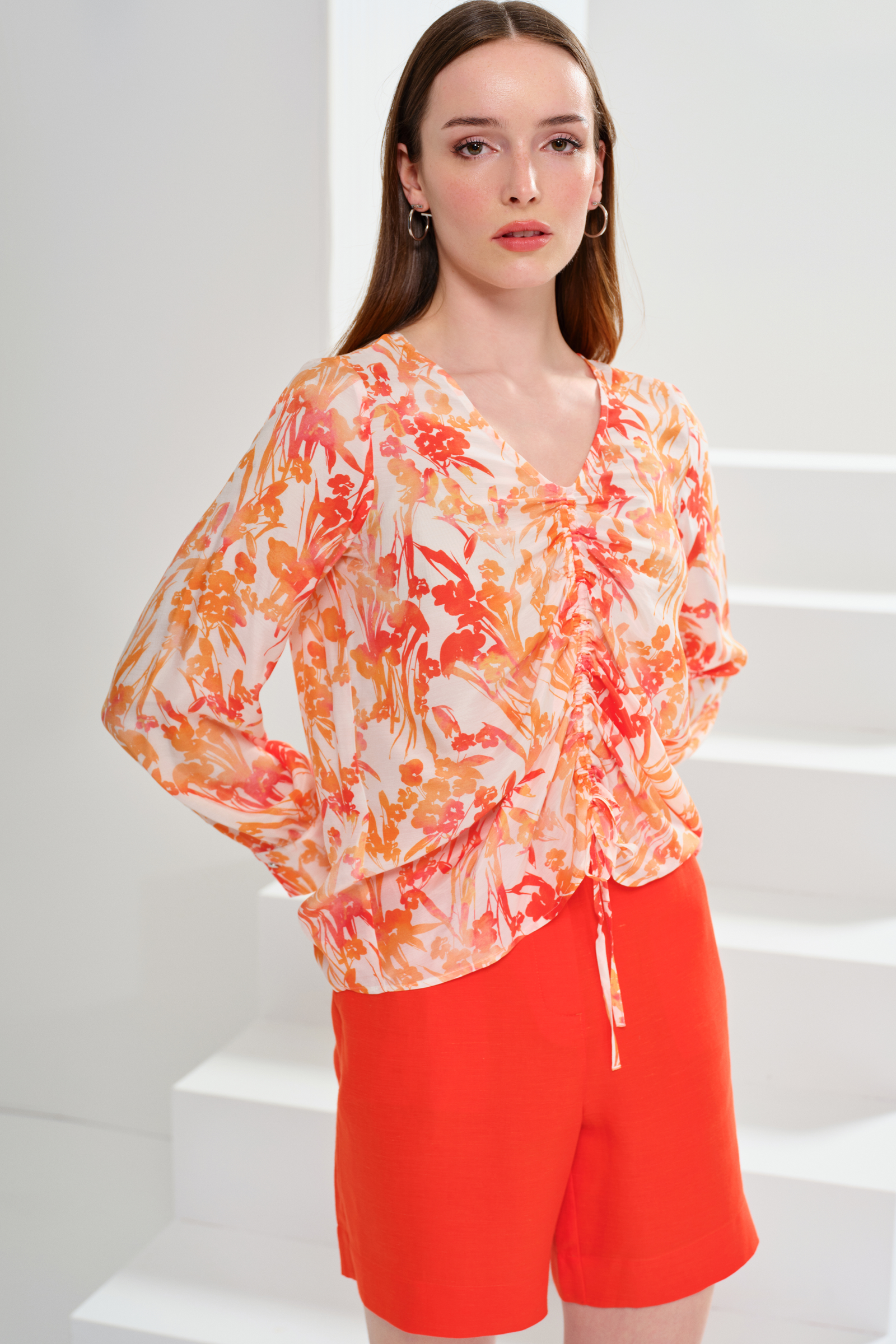 Önden Büzme Detaylı Bluz