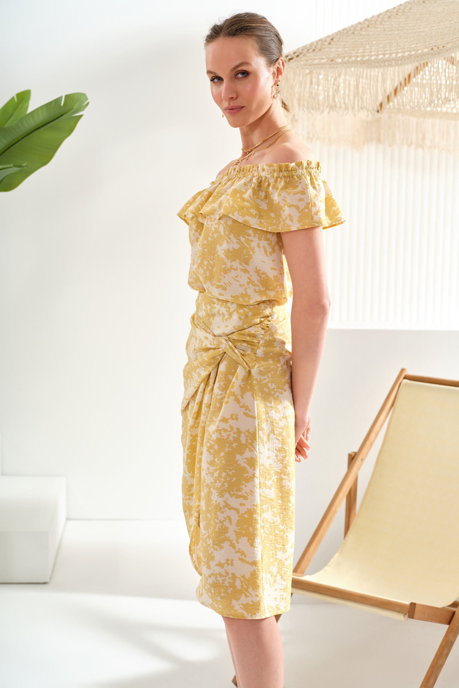 Madonna Yaka Fırfırlı Bluz