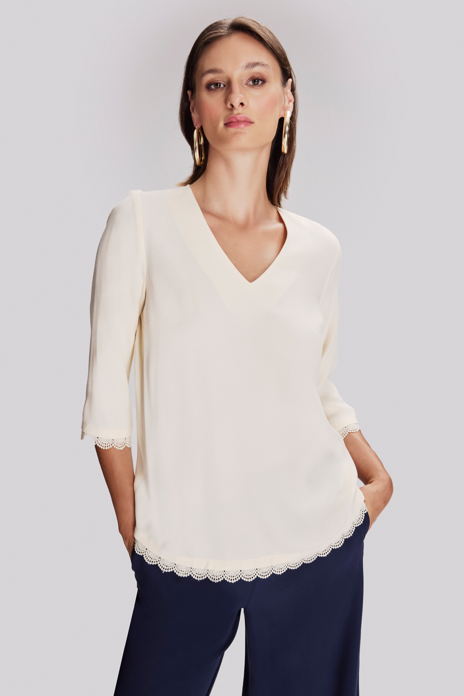 Dantel Detaylı Truvakar Kol Bluz