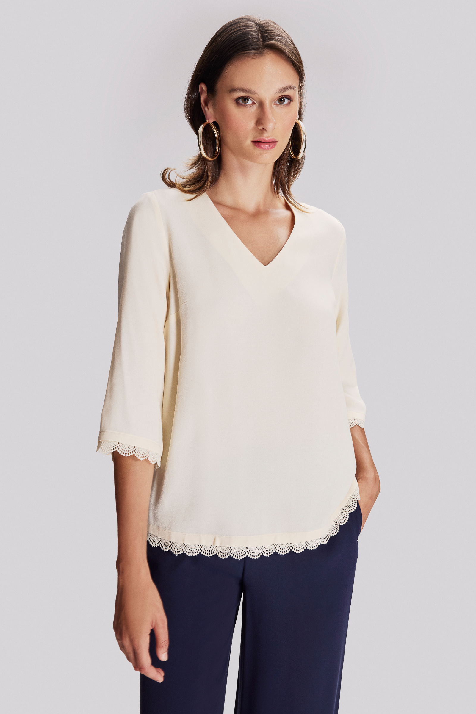 Dantel Detaylı Truvakar Kol Bluz