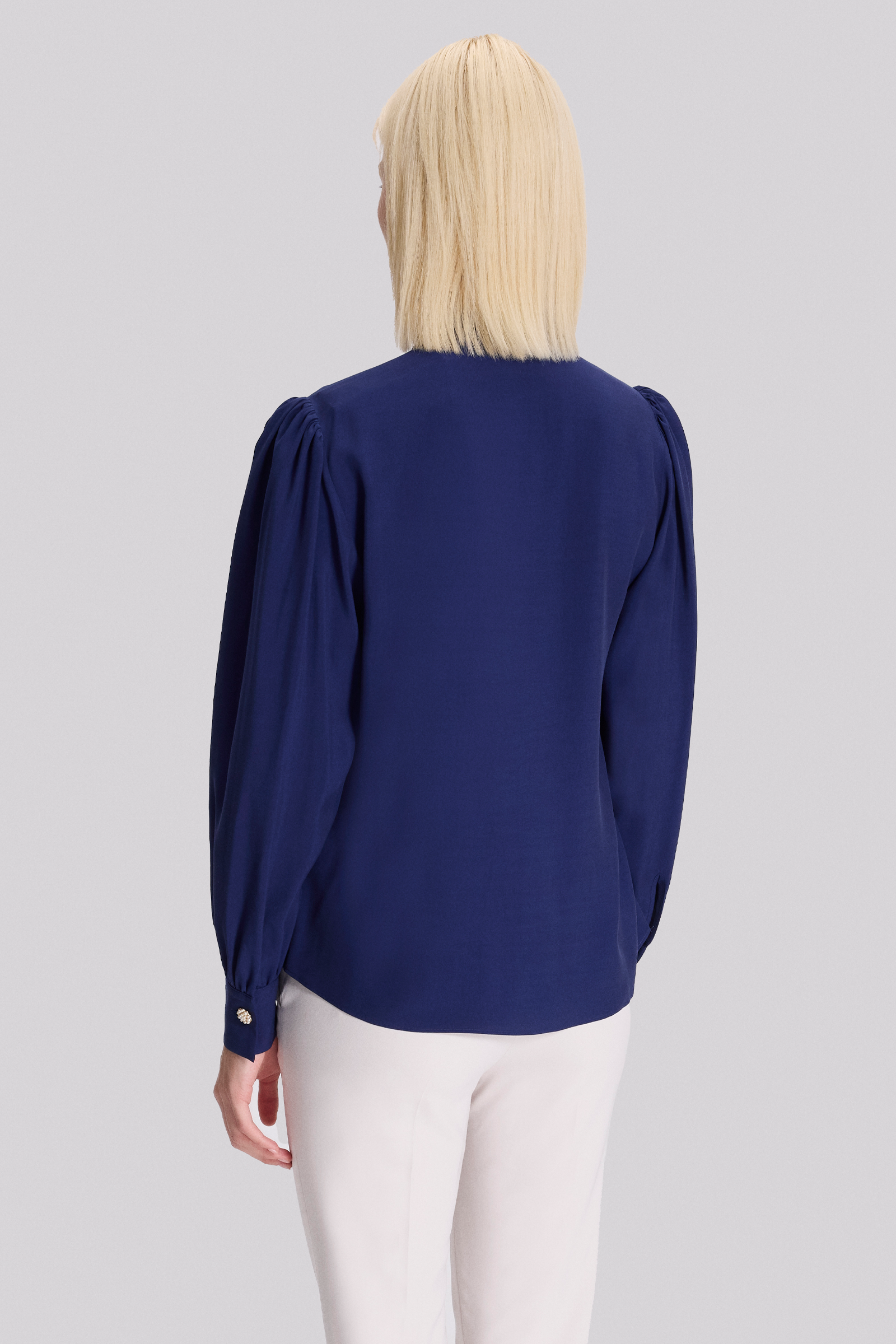 Düğmeli Dik Yaka Bluz