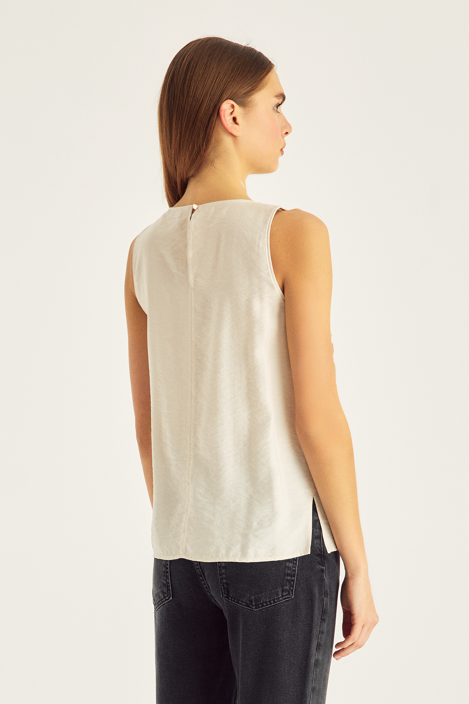 Fırfır Detaylı Kolsuz Bluz