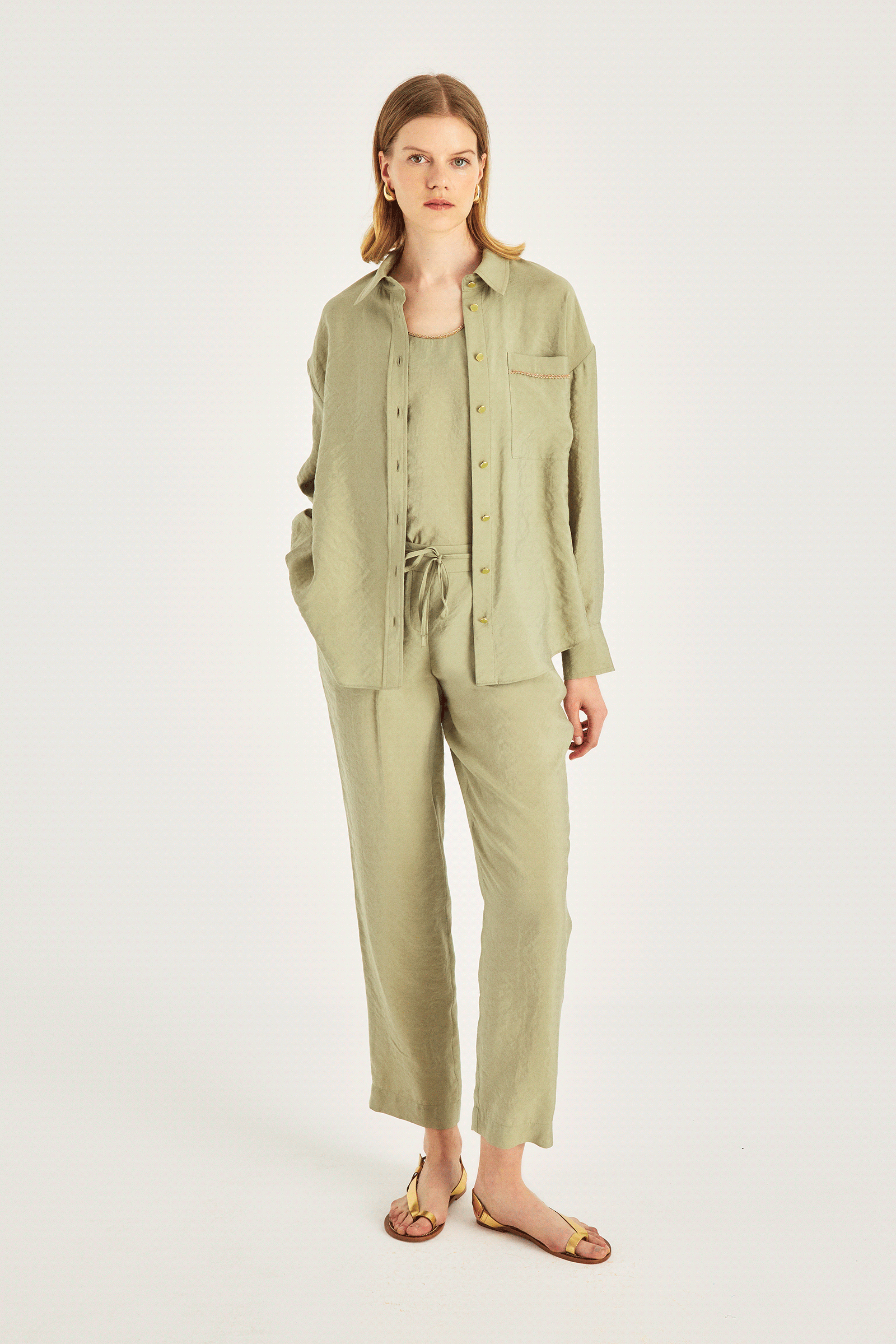 Aksesuar Detaylı Modal Gömlek