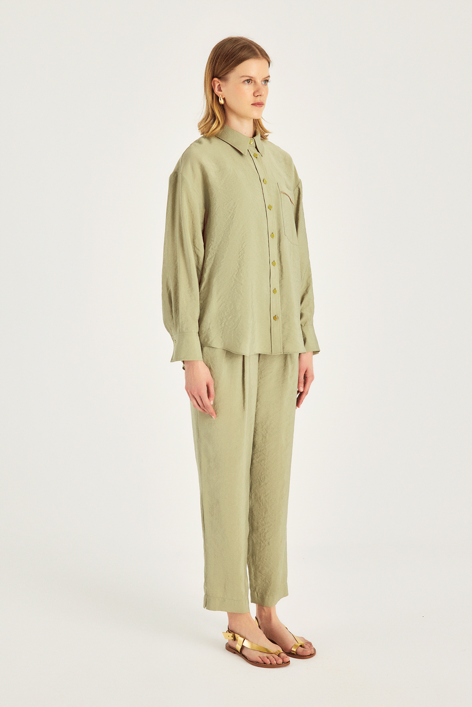 Aksesuar Detaylı Modal Gömlek