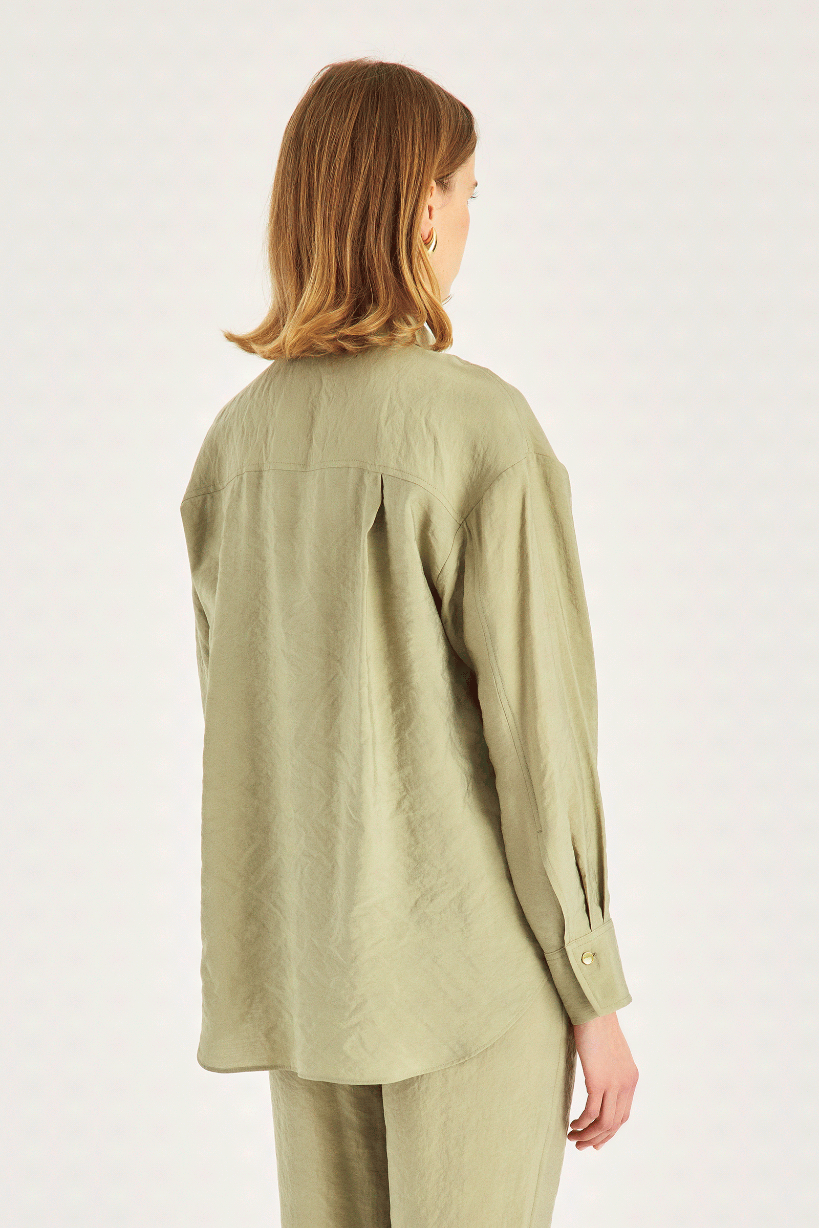 Aksesuar Detaylı Modal Gömlek