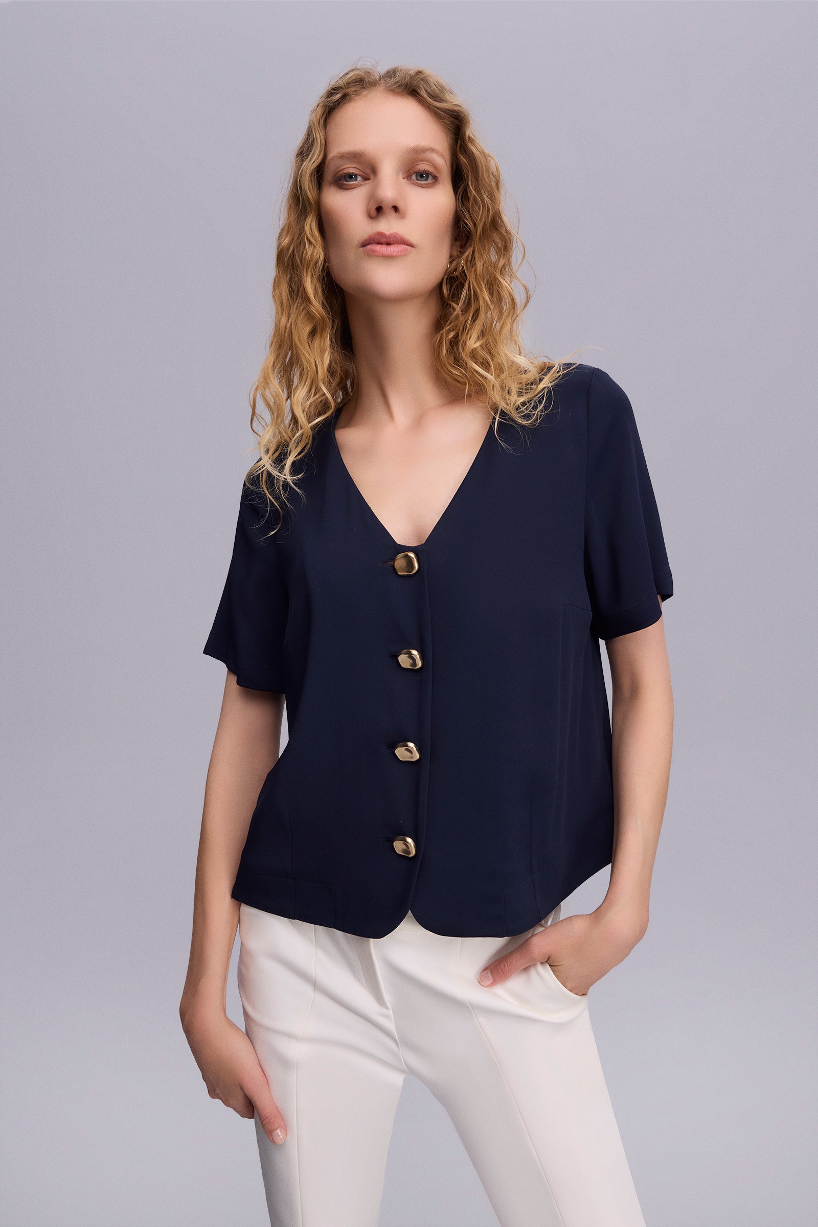 Düğme Detaylı Bluz