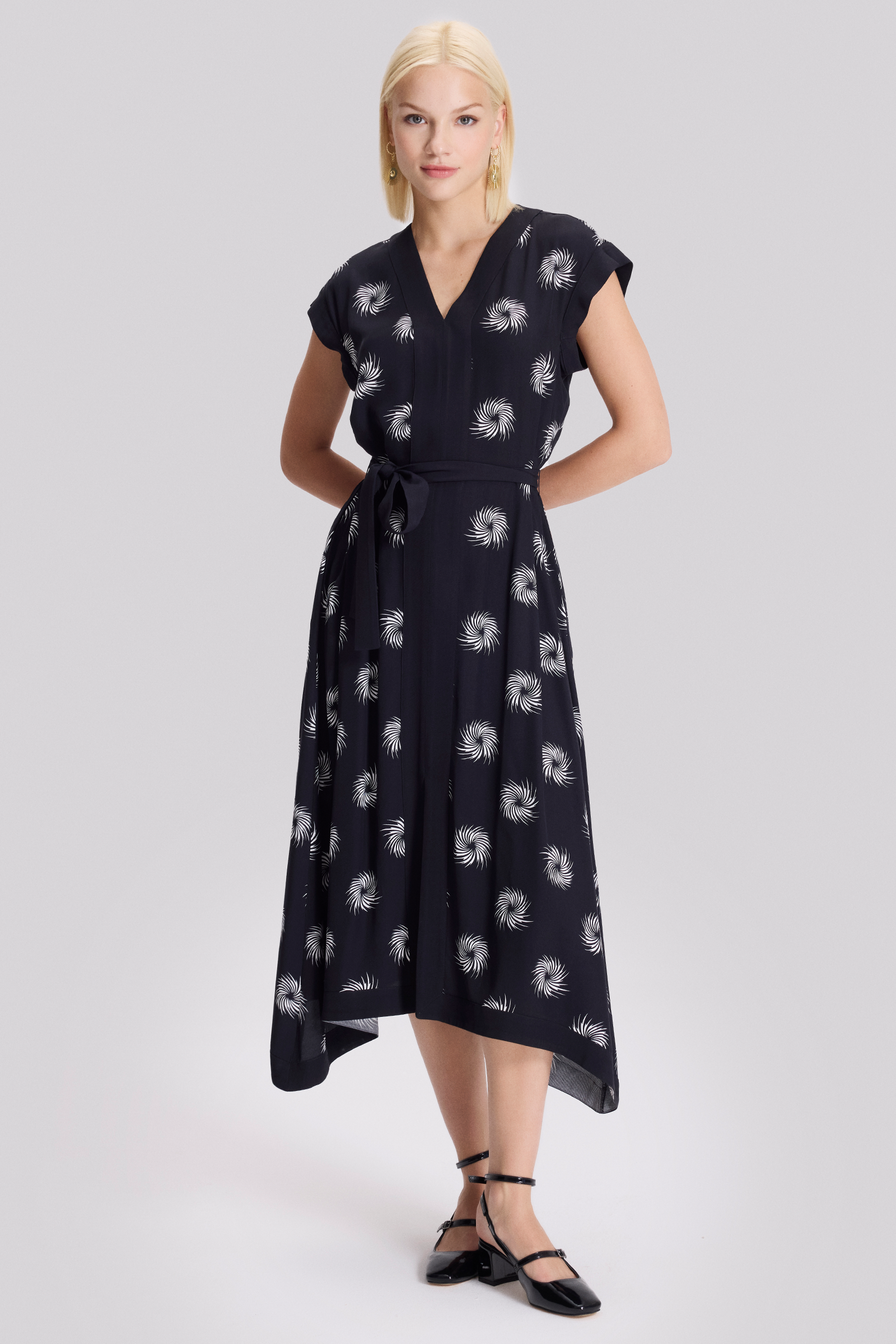 Beli Kuşaklı Asimetrik Elbise