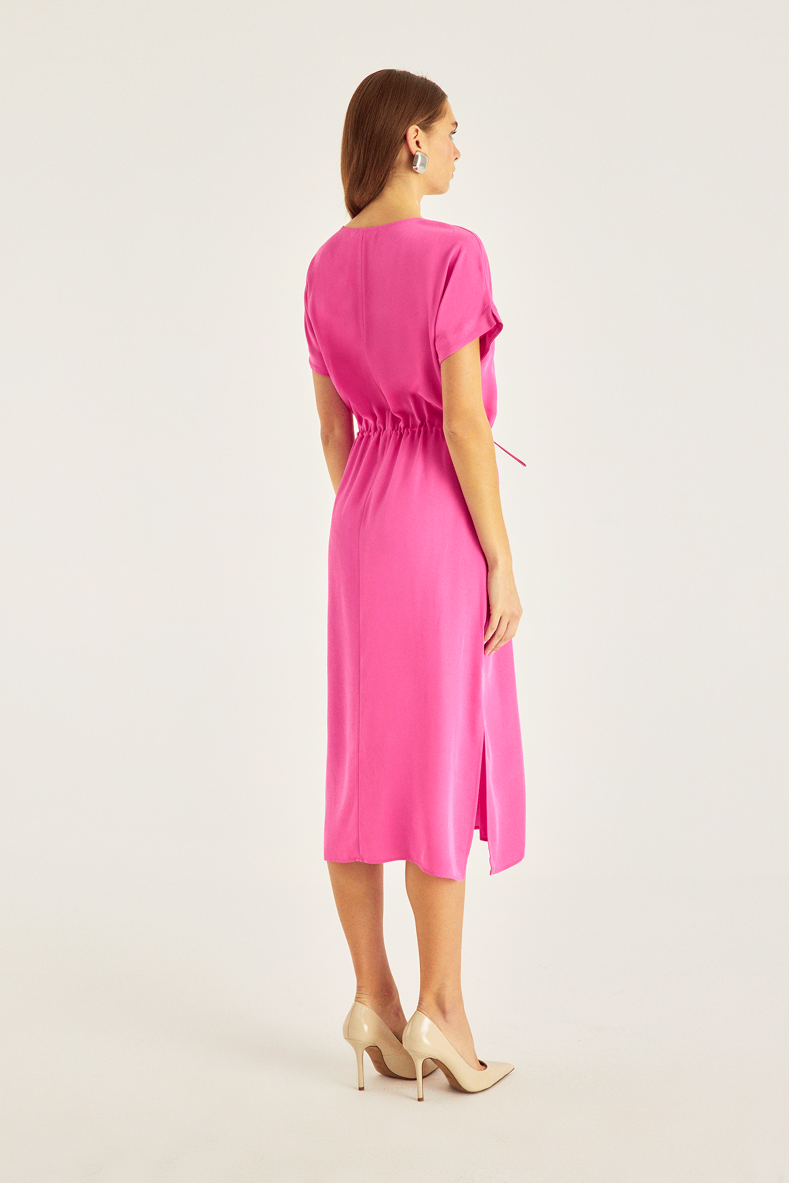 Nakış Detaylı Beli Büzgülü Midiboy Elbise