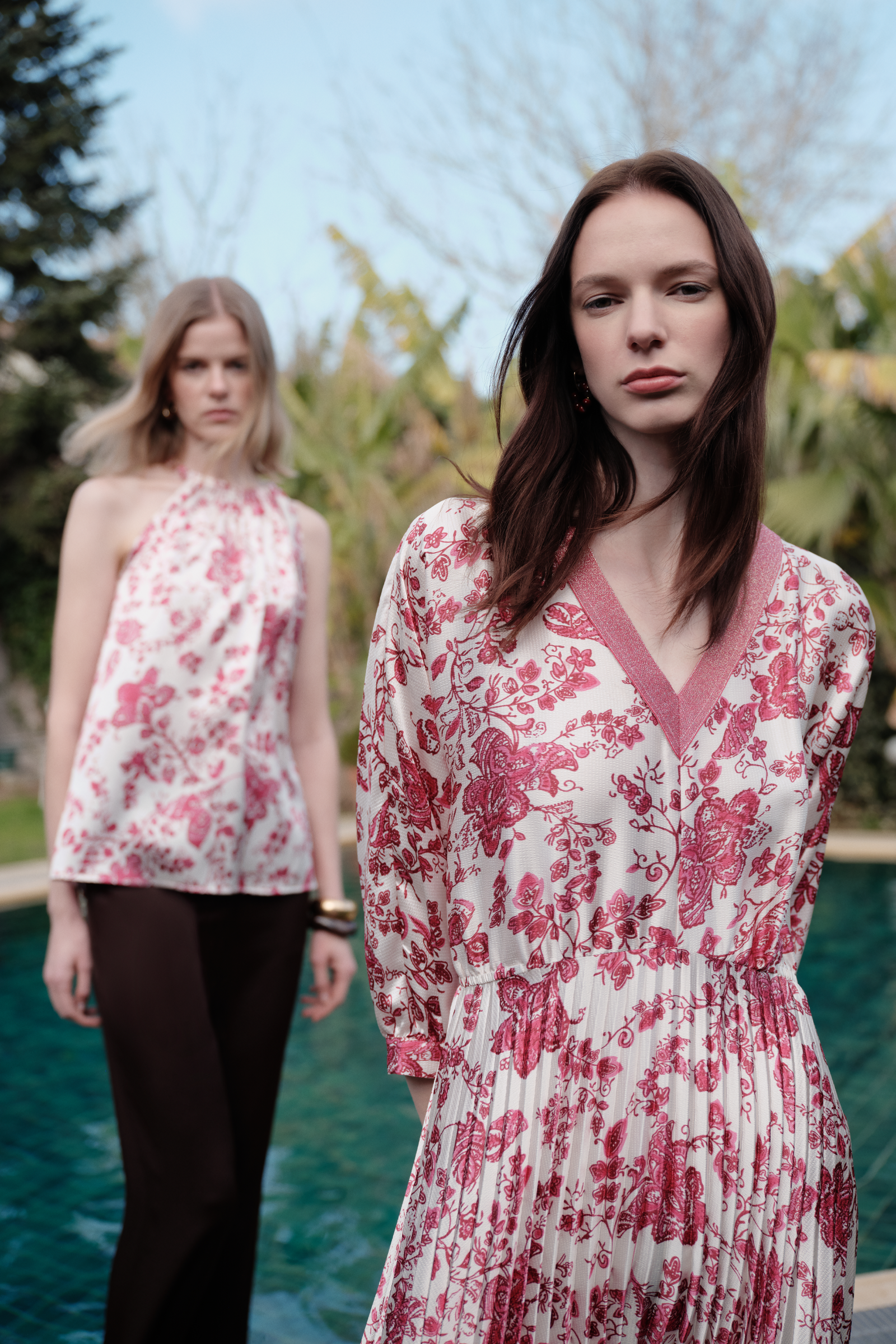 Asimetrik Etekli Piliseli Elbise