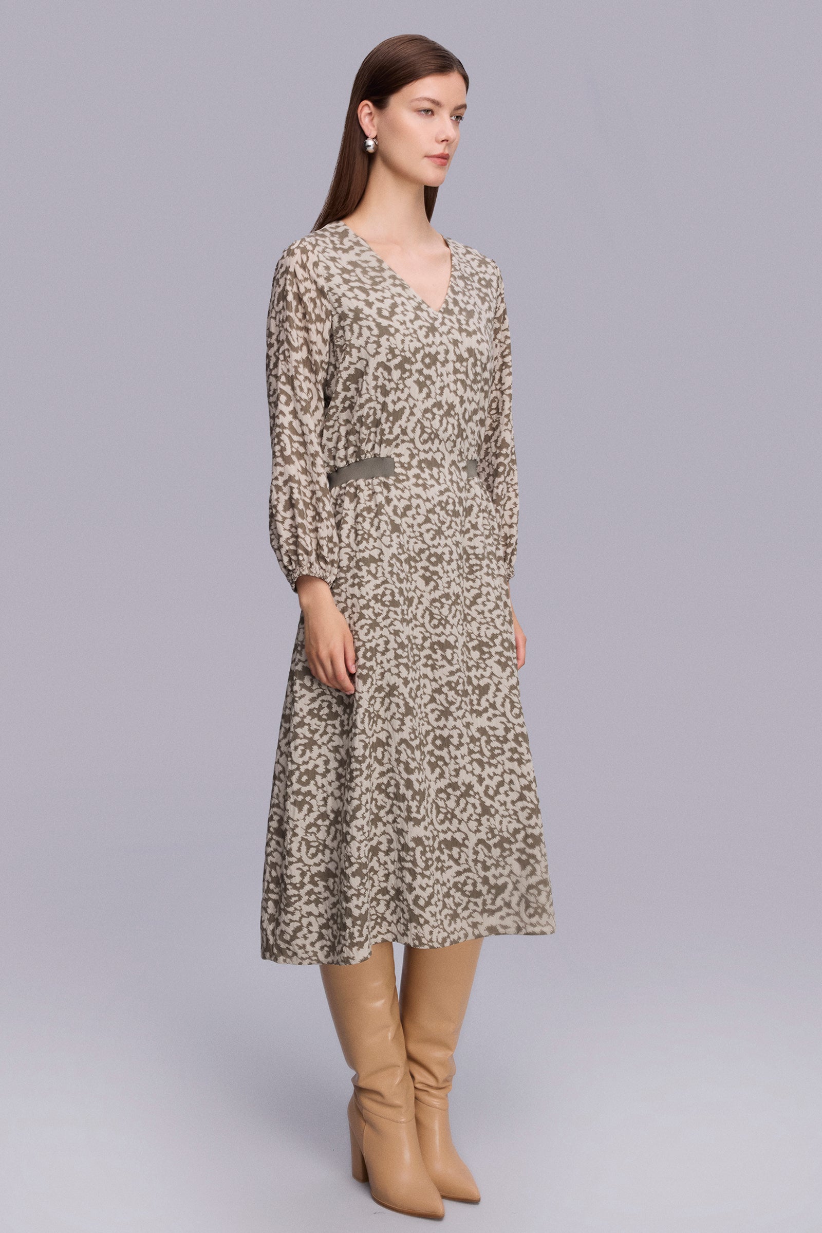 Beli Lastik Detaylı Desenli Midi Boy Elbise