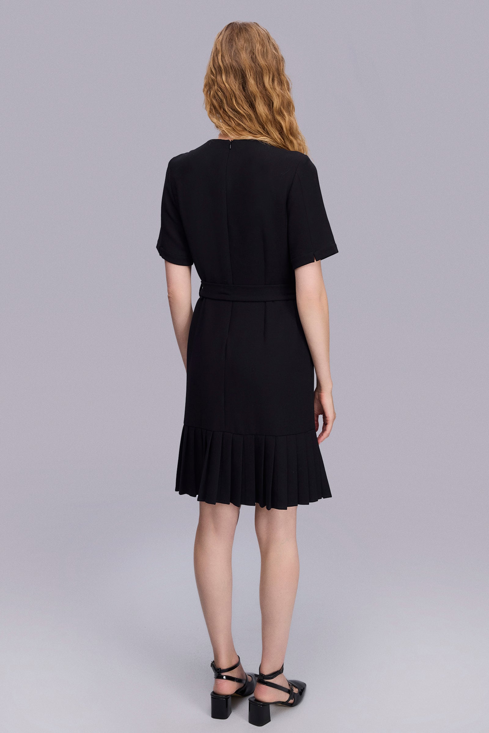 Etekucu Pileli Elbise