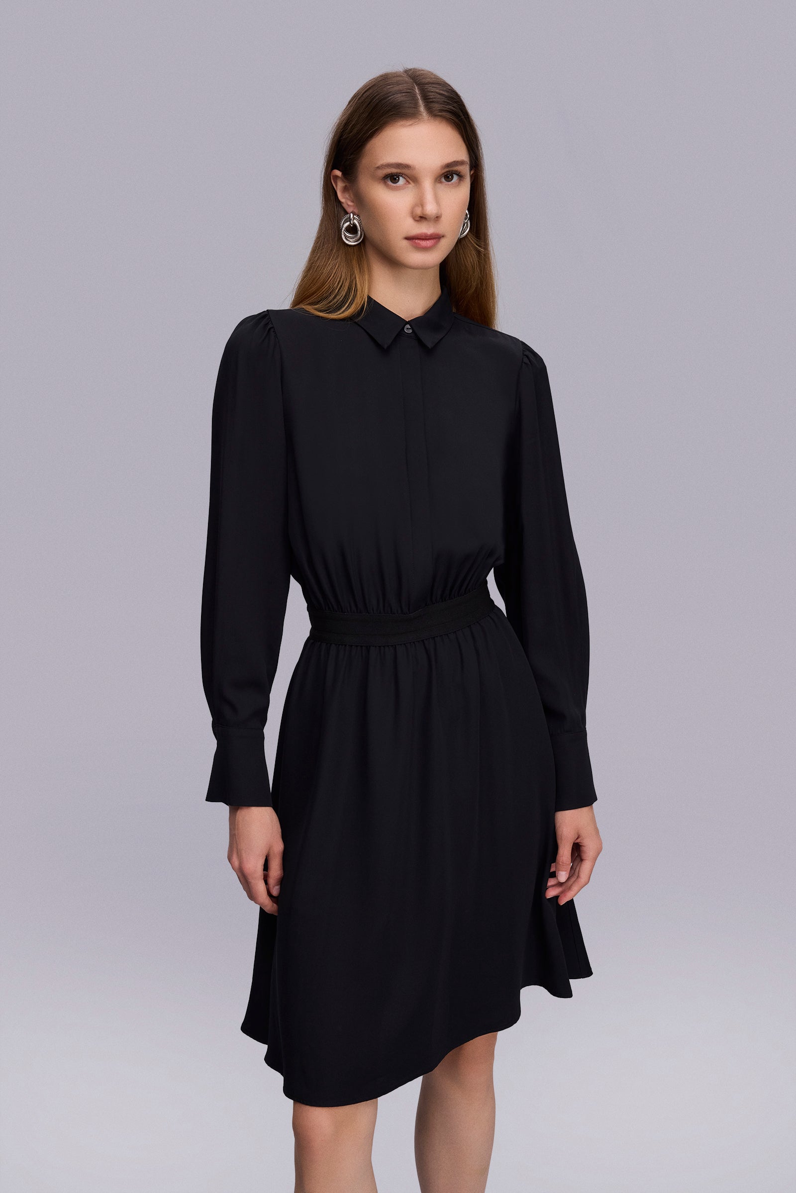 Beli Lastik Detaylı Diz Boy Desenli Elbise